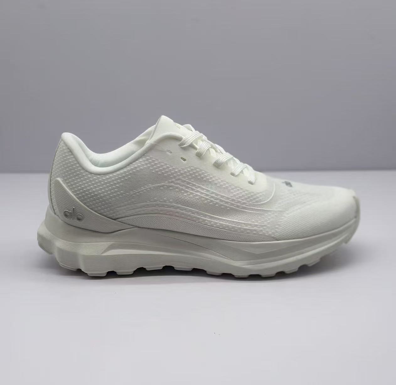 alo Triple White