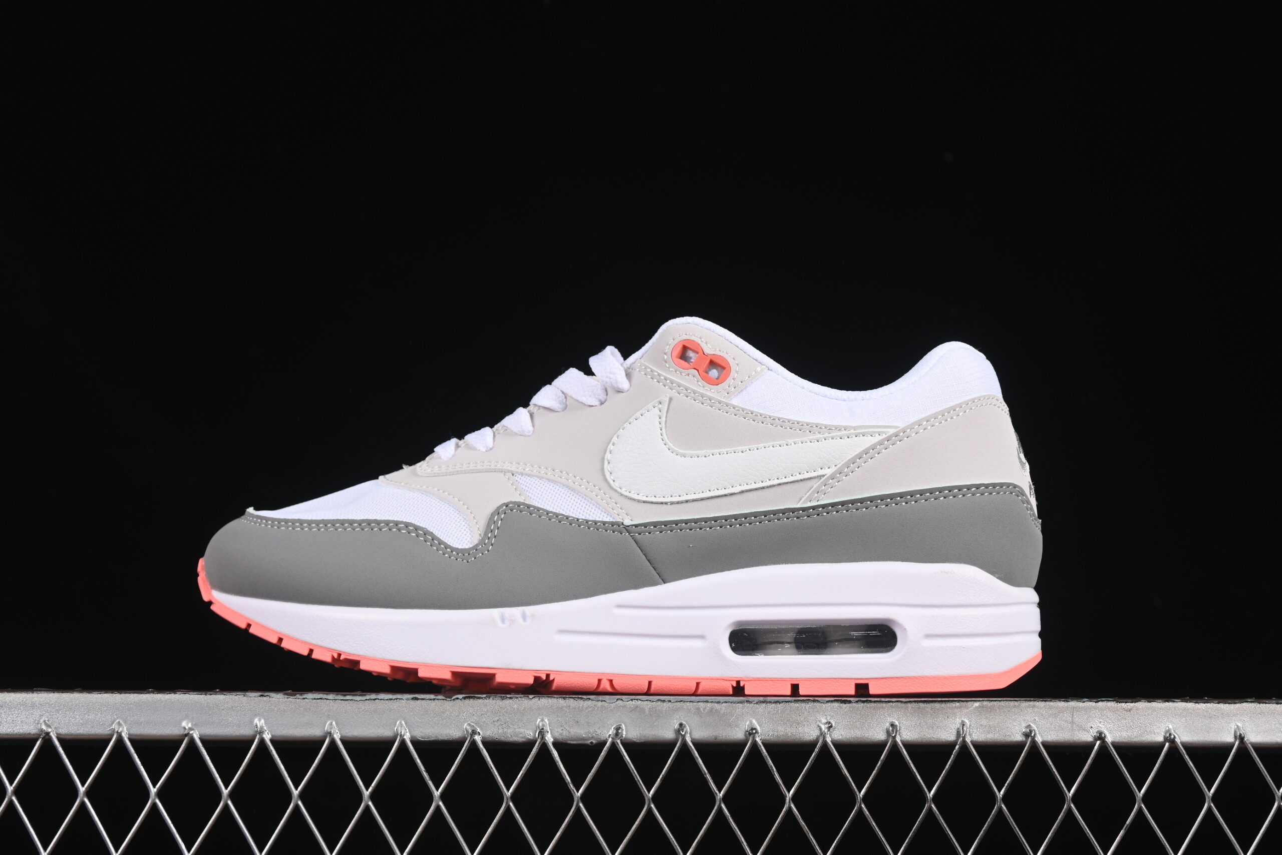 Nike Air Max 1 Nike Retro Running Shoes 599820-100