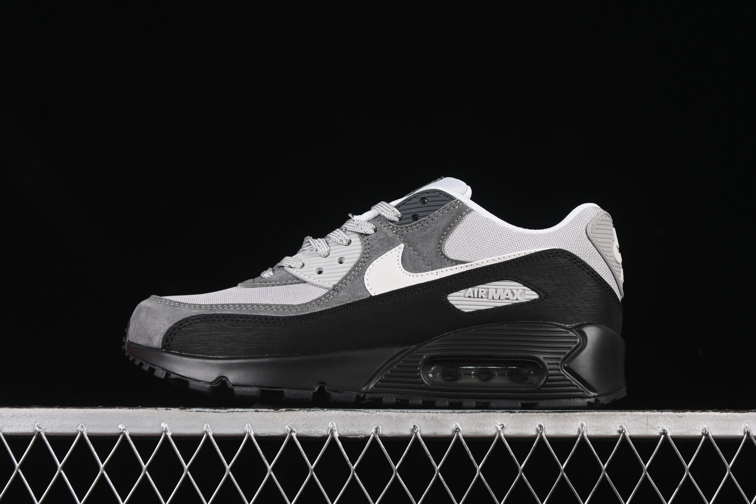 J Version Nike Air Max 90 Nike Retro Running Shoes HQ3817-001