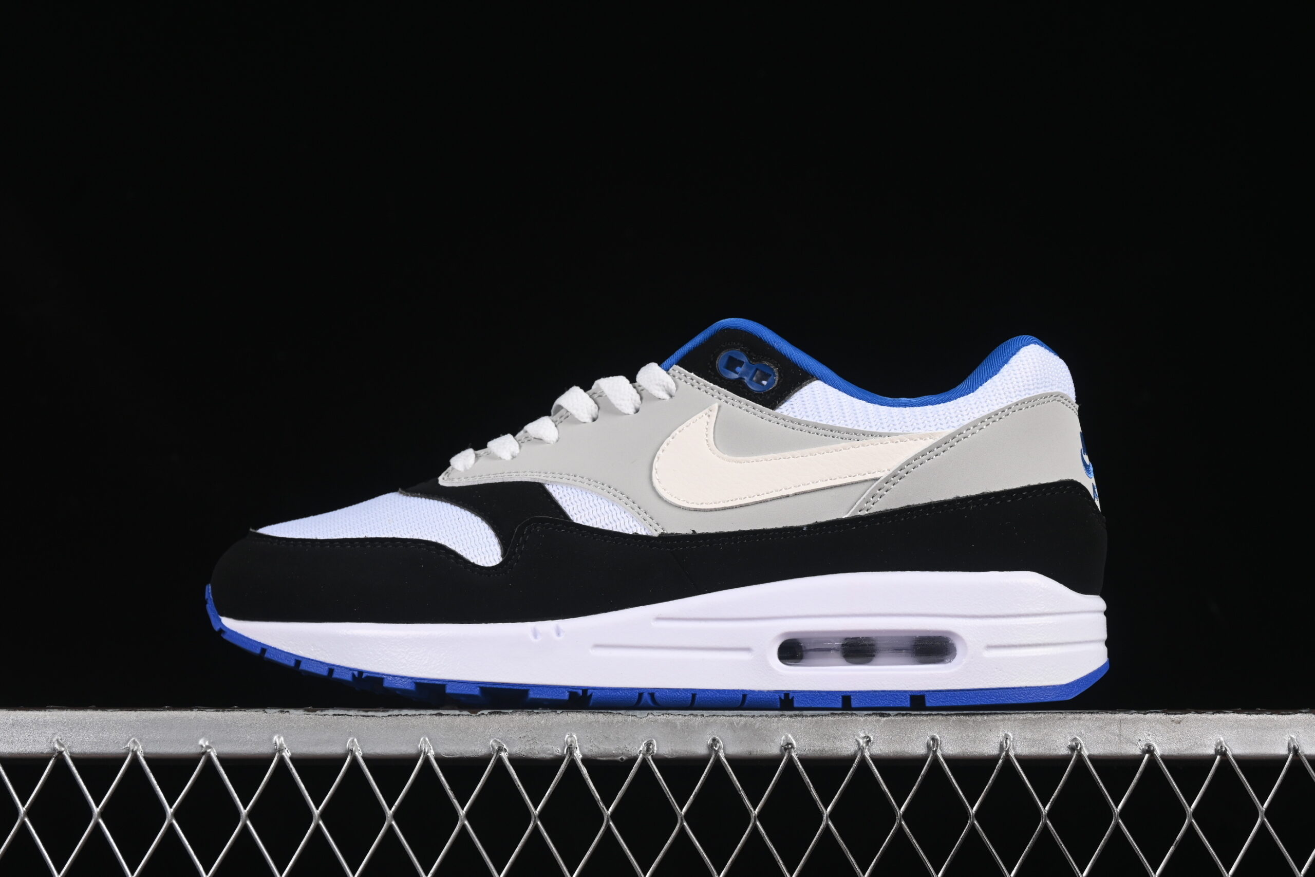 Nike Air Max 1 Nike Retro Running Shoes 875855-001