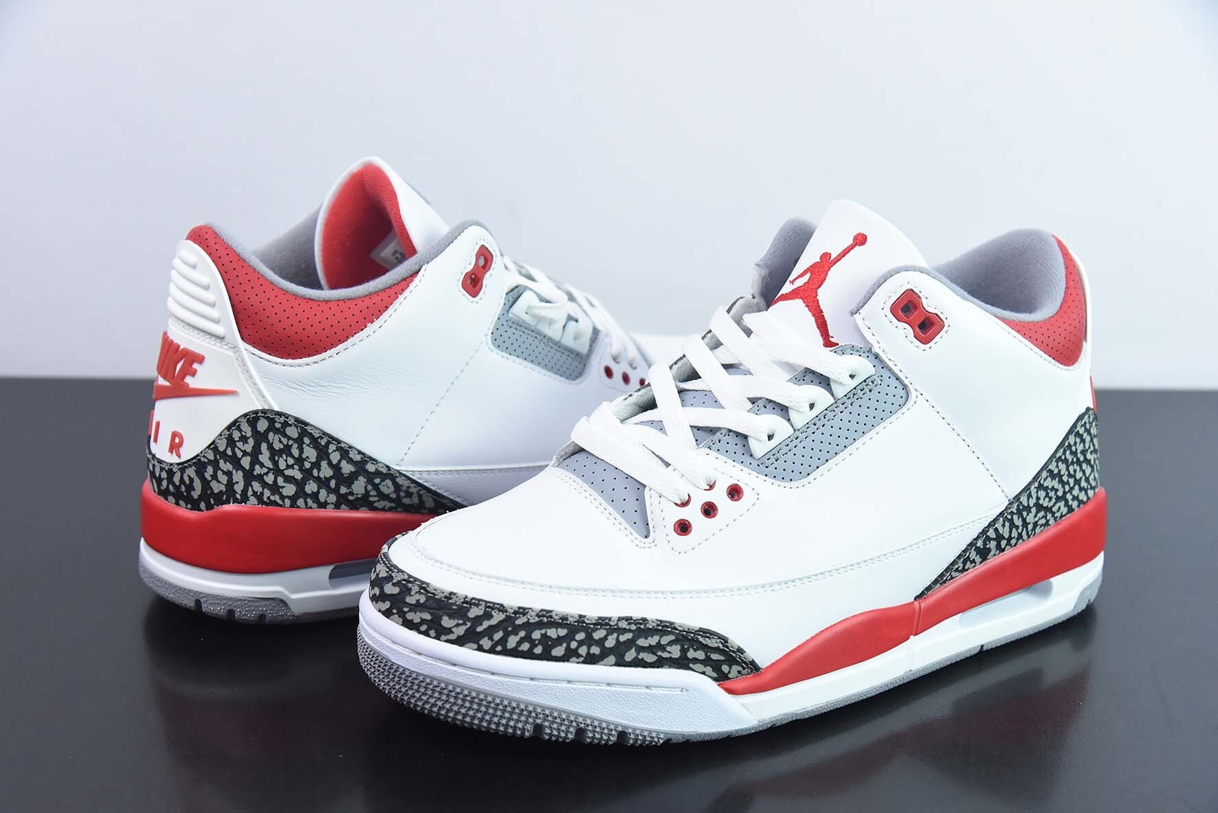LNU21021142 AJ3 White Red DA3707-160