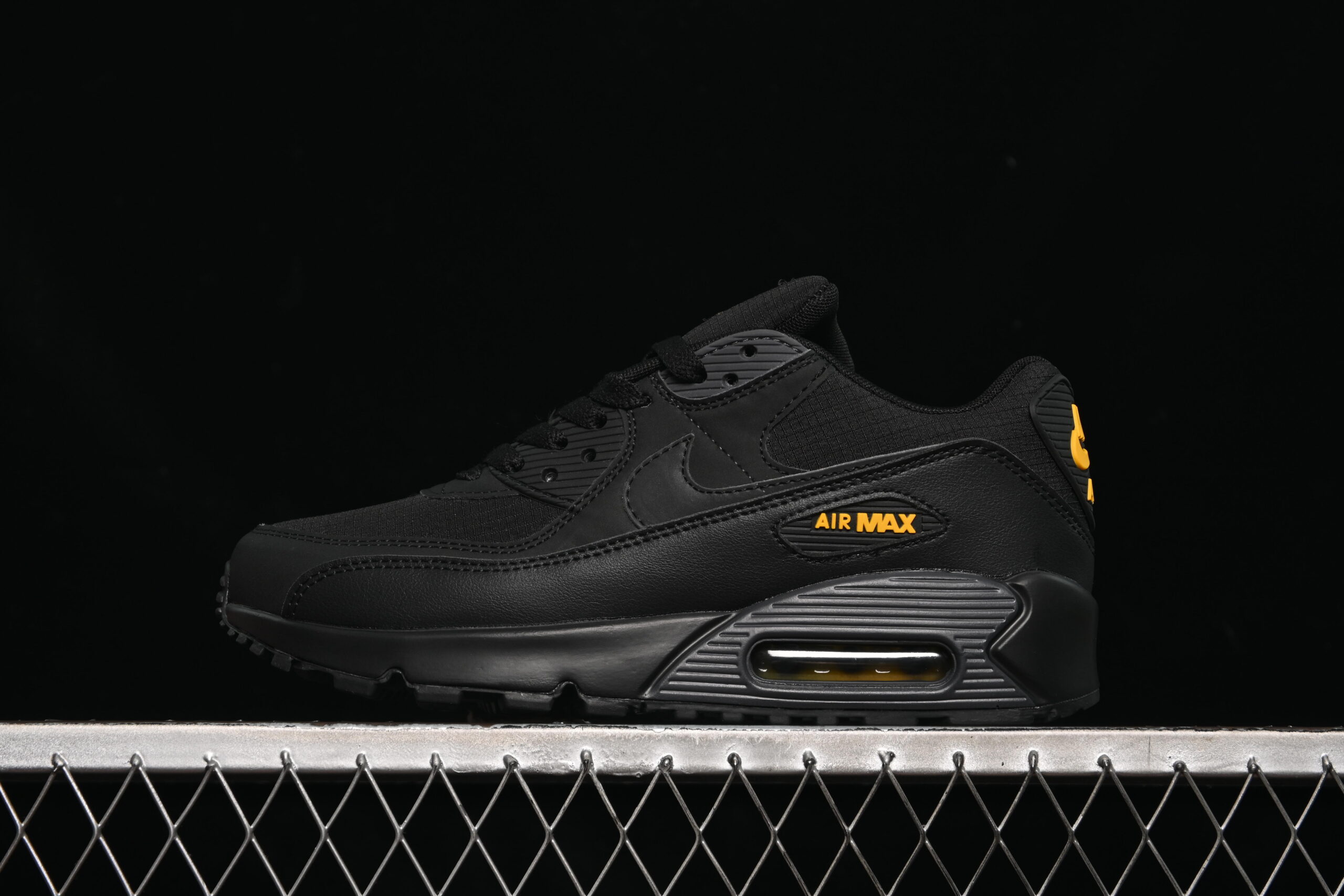 Nike Air Max 90 Nike Retro Running Shoes IB7680-001