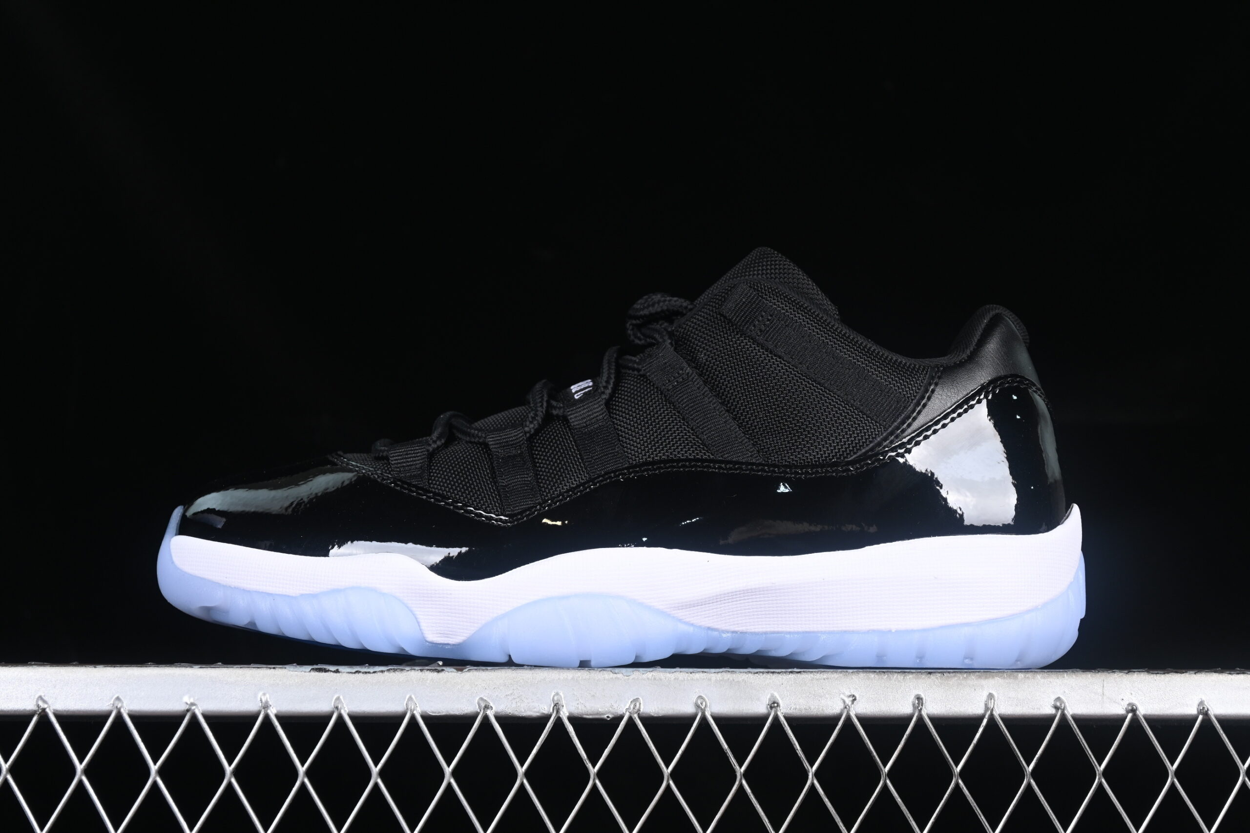 F Version Air Jordan 11 Low "Space Jam" Air Jordan 11 Jordan 11 Authentic Label Low Top Basketball Shoes FV5104-004