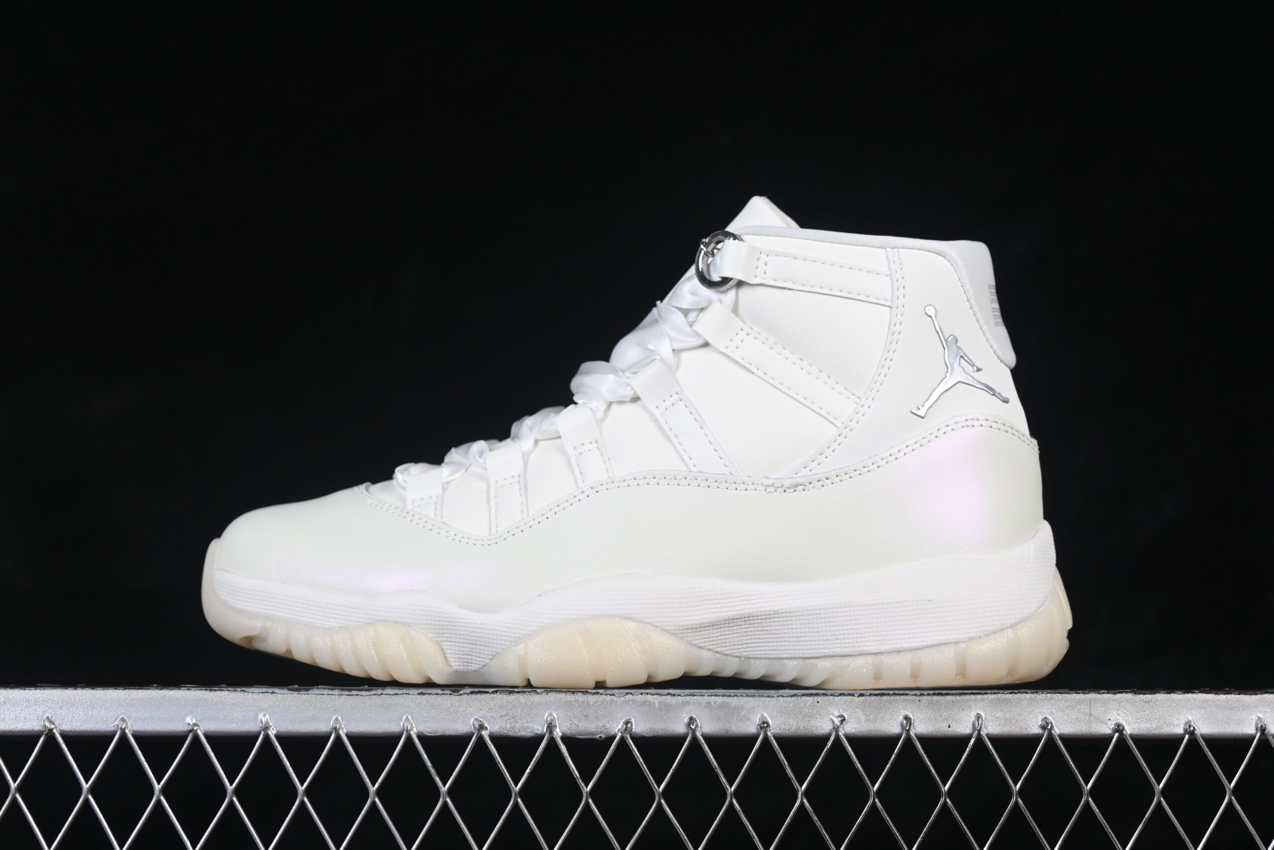 F Version Air Jordan 11 Retro "Pearl" Air Jordan 11 Jordan 11 White AR0715-110
