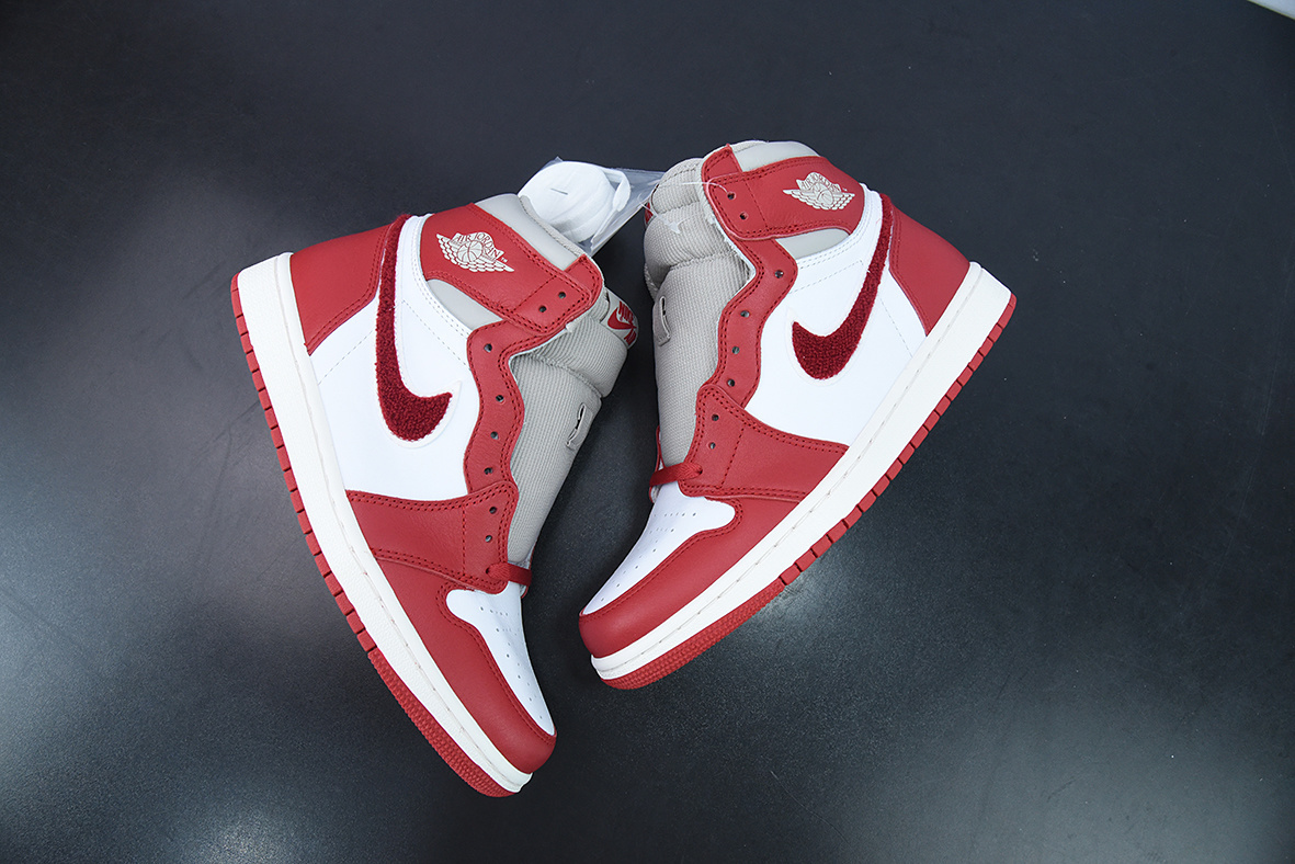 D05G5 Air Jordan 1 High OG WMNS Chenille Air Jordan 1 Jordan 1 High Top Basketball Shoes / White Red DJ4891-061