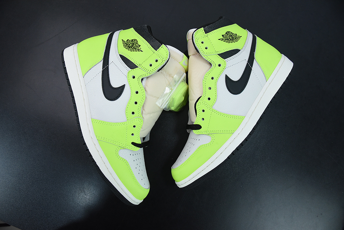 D0F0S5 Air Jordan 1 " Volt " Air Jordan 1 White Green Culture Basketball Shoes 555088-702