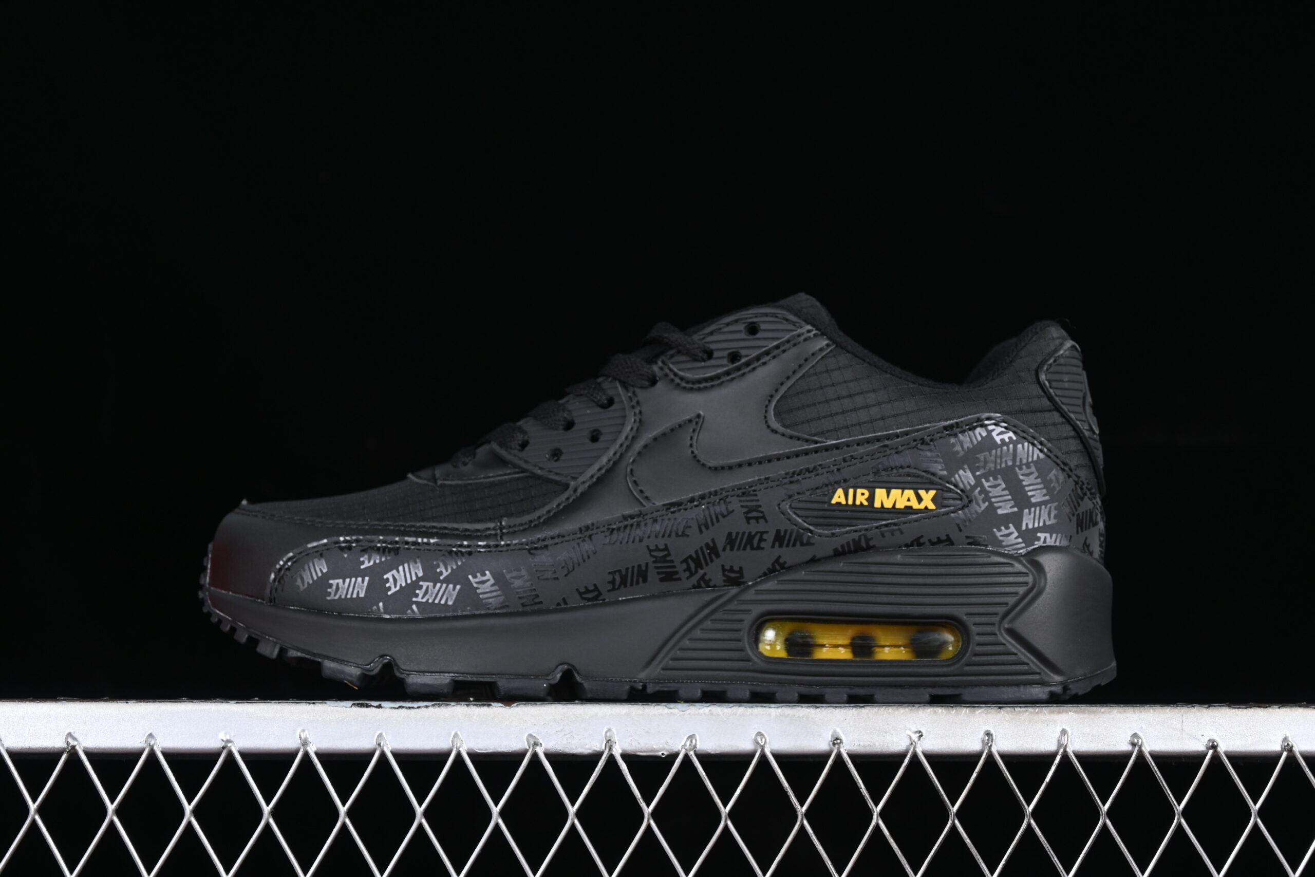 Nike Air Max 90 Nike Retro Running Shoes BQ4685-001