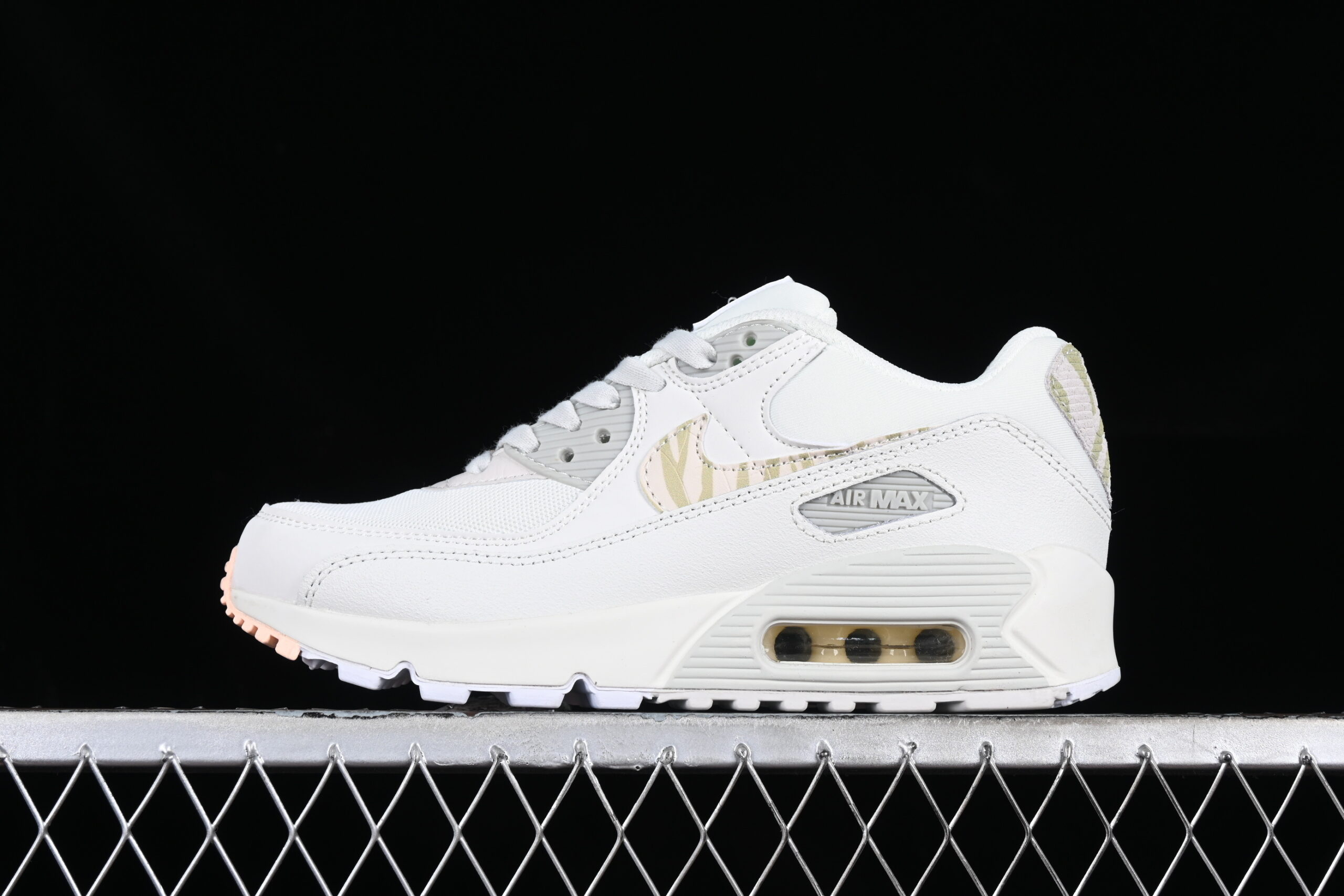 Nike Air Max 90 Nike Retro Running Shoes CV8824-100