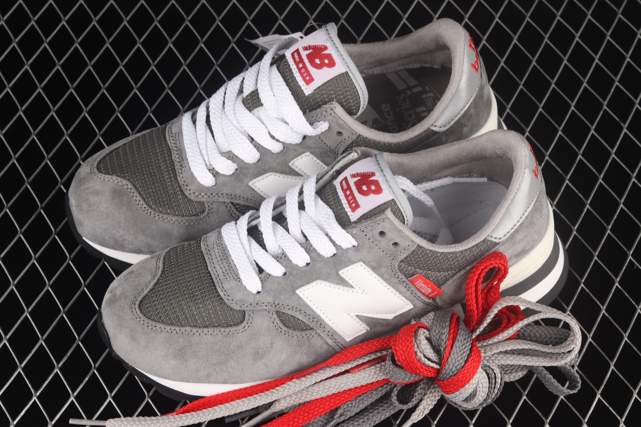 Company Level New Balance NB990 Series Retro Casual Running Shoes M990VS1
