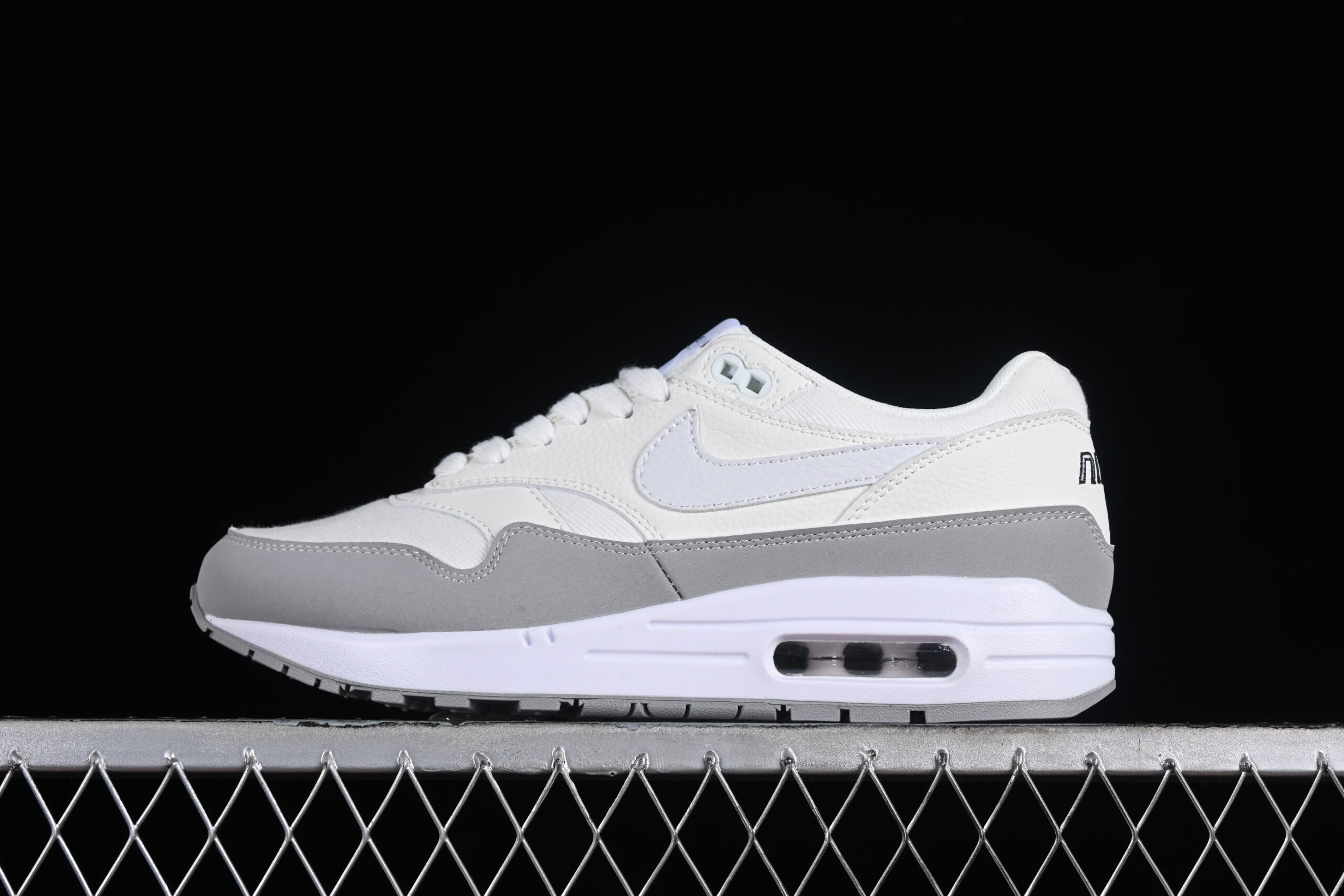 Nike Air Max 1 Nike Retro Running Shoes FN0564-001