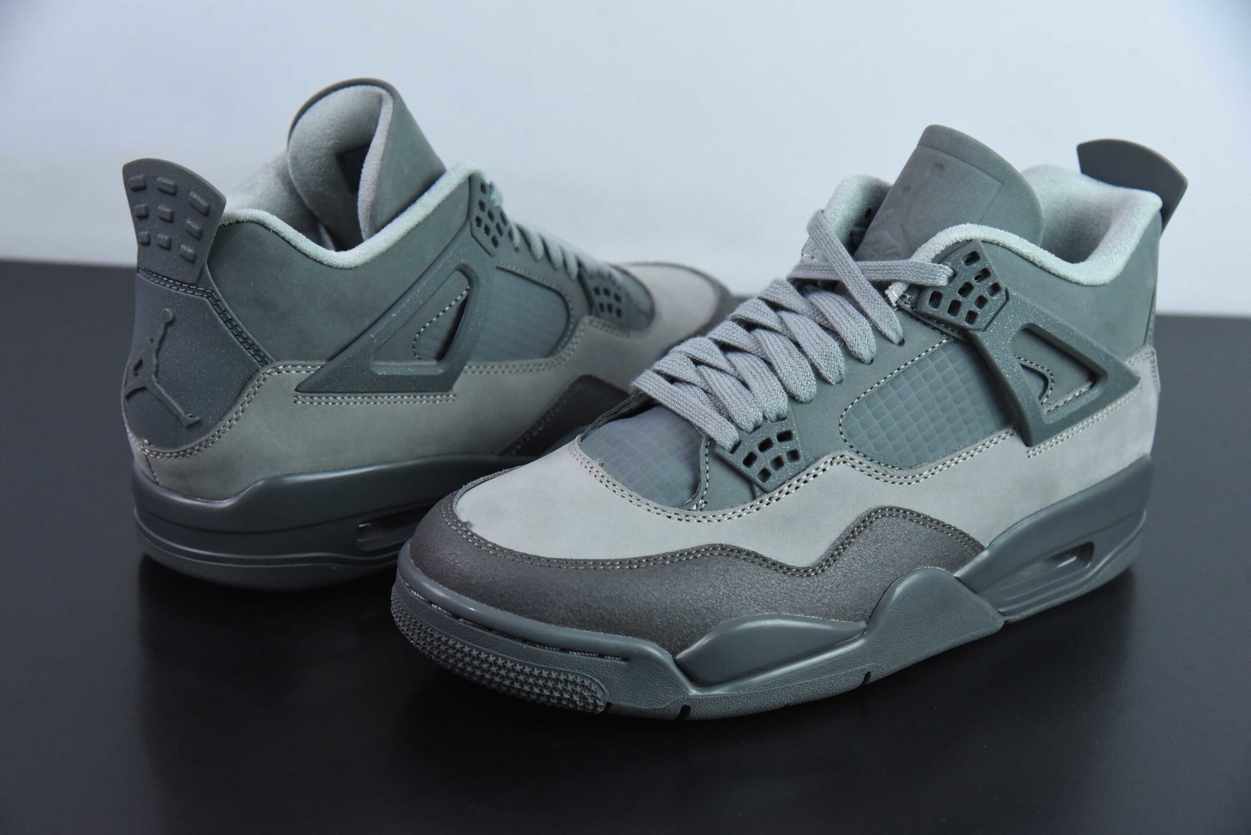 TIK25009657 Nike Retro SE AJ4 4 Grey FQ7928-001