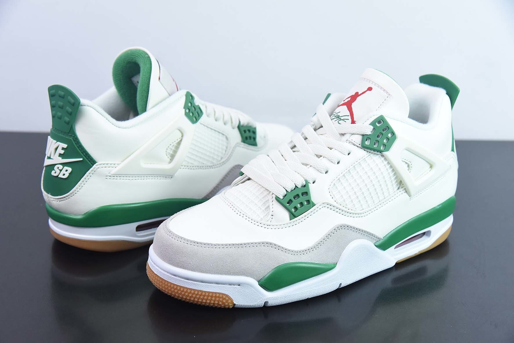 YIR91258453 Nike SB x AJ4 Collaboration Green White Green DR5415-103