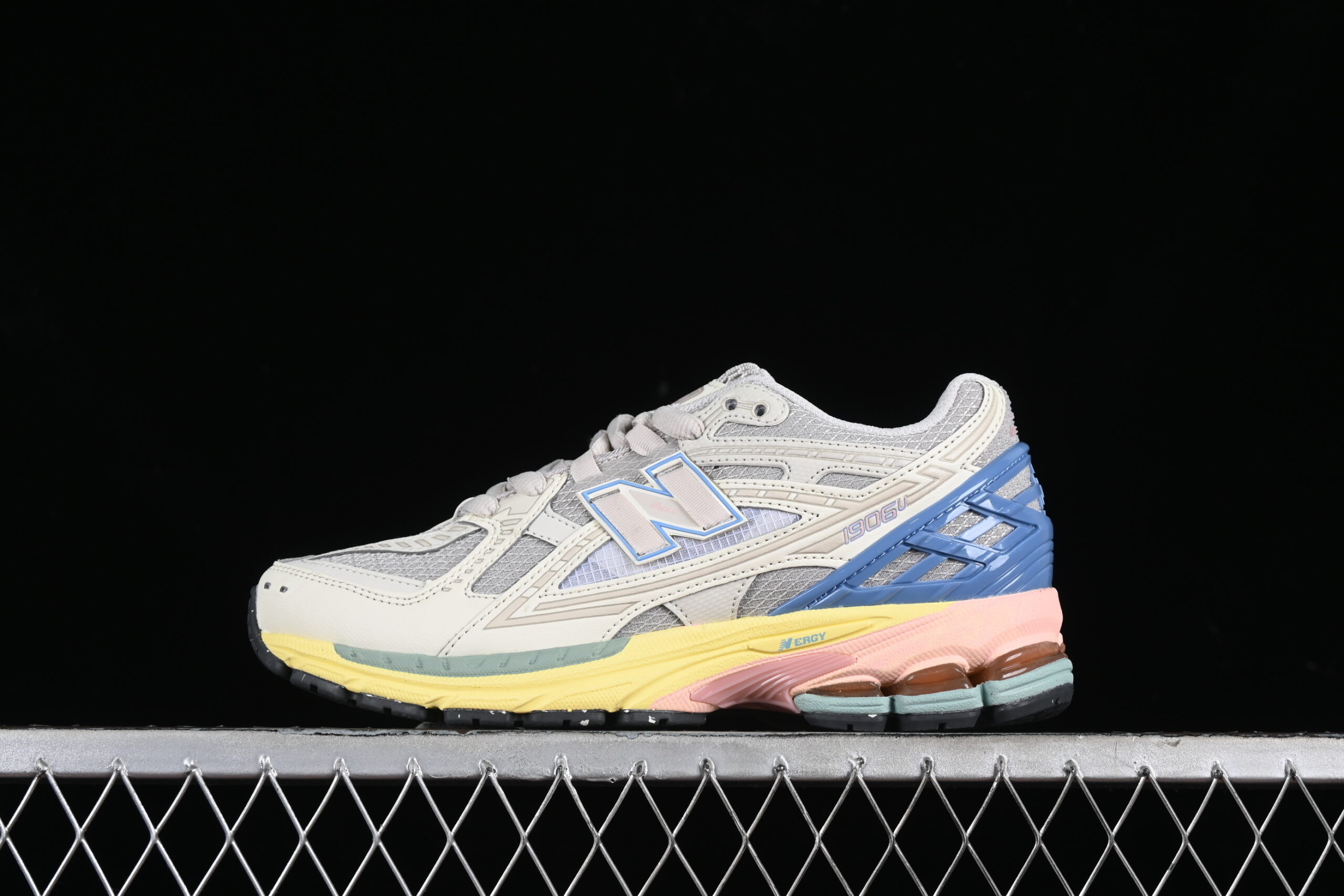 Company Level New Balance 1906 Series Retro Casual Sports Running Shoes M1906NC