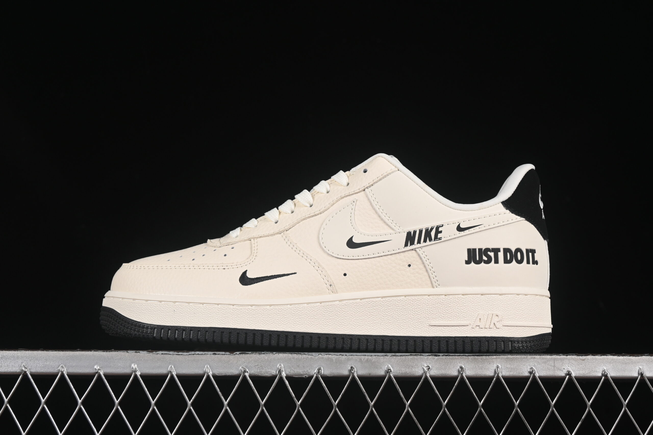 Nike Air Force 1'07 Low JustDoit Collaboration Cream Black Air Force 1 Low Top Casual Skate Shoes DF0188-054