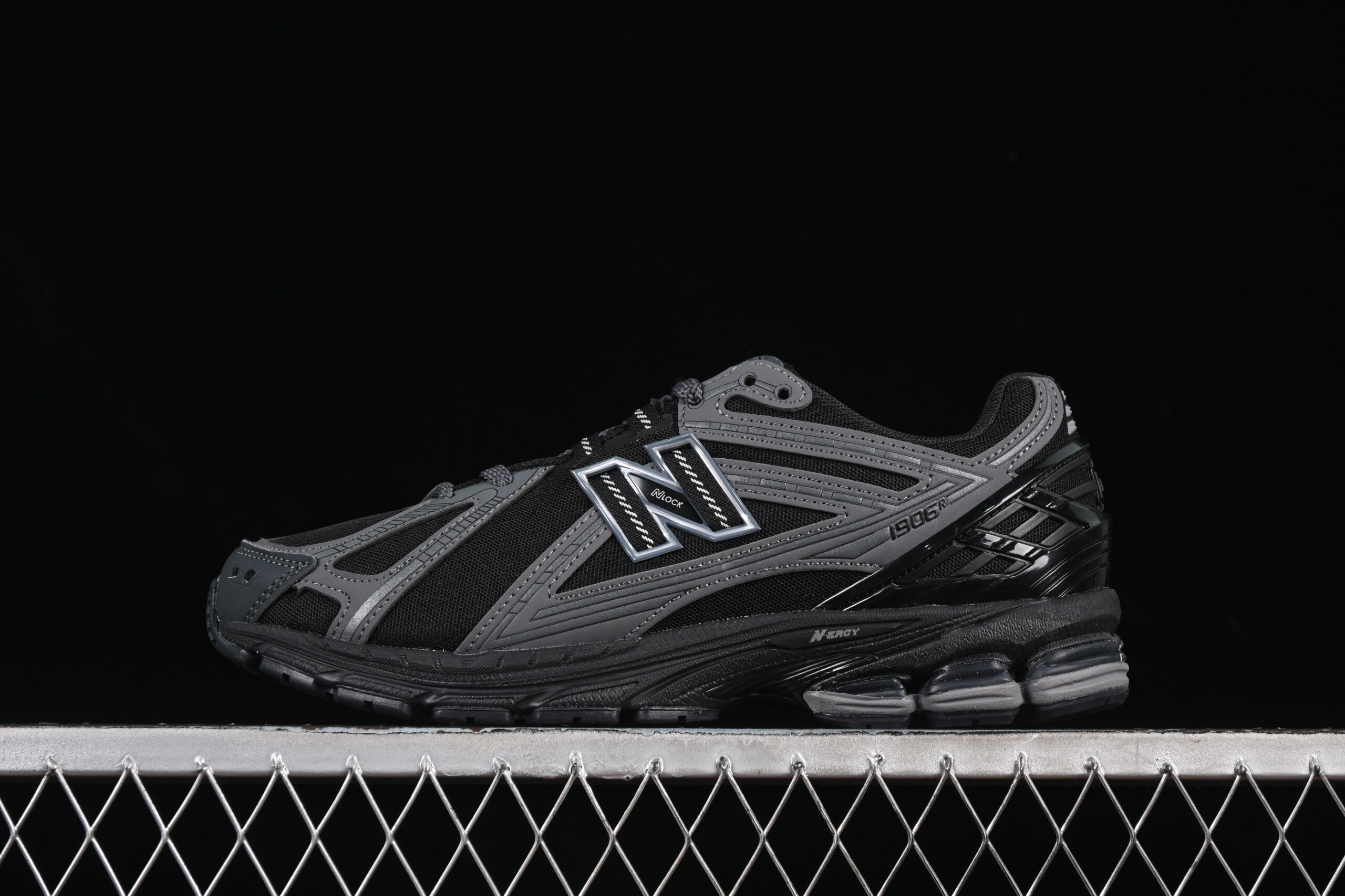Version New Balance 1906 Series Retro Casual Sports Running Shoes M1906RL