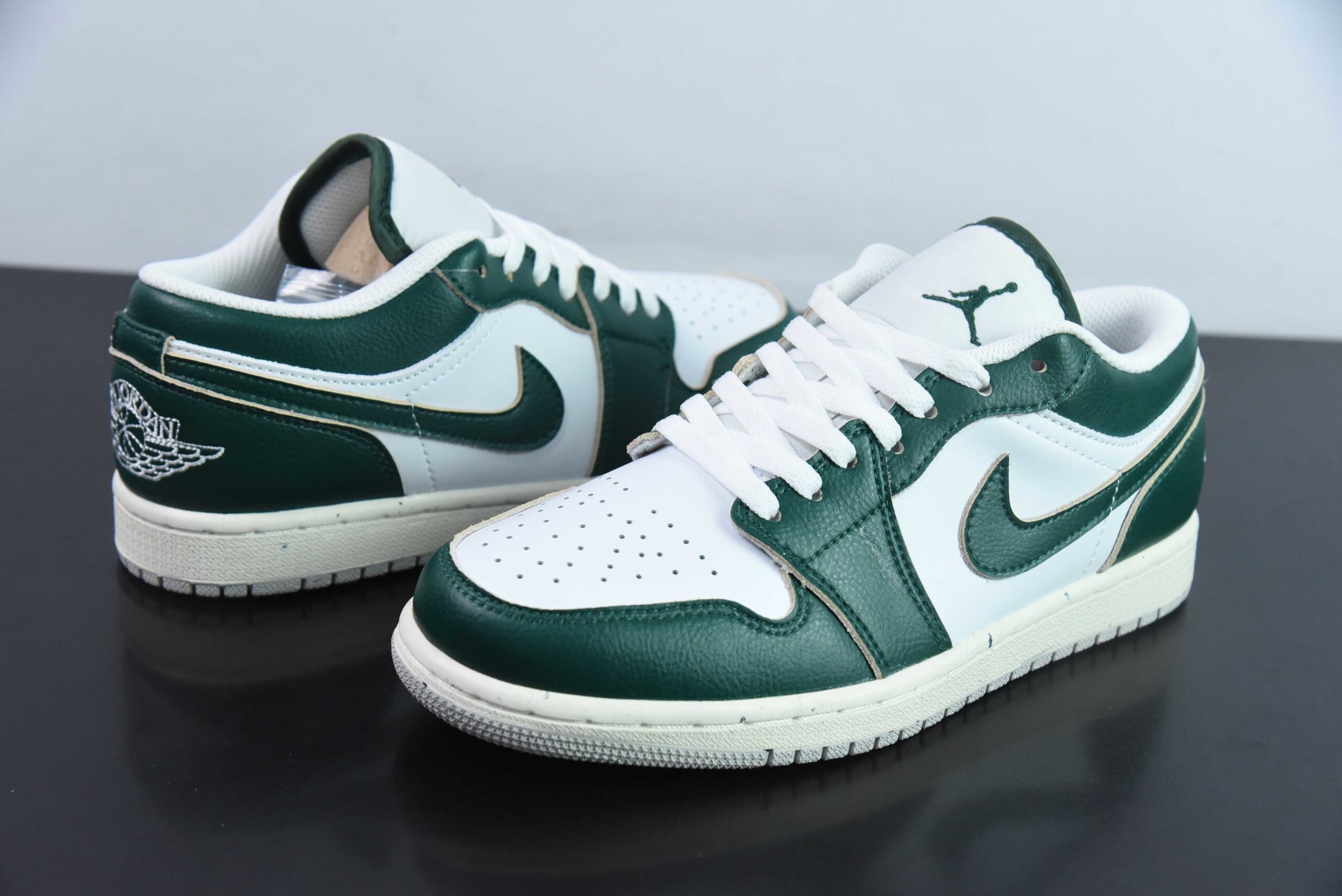 HAJZ75724732 Nike Air Jordan 1 Retro Retro White Green Low Top Culture Casual Skate Shoes FQ7687 300