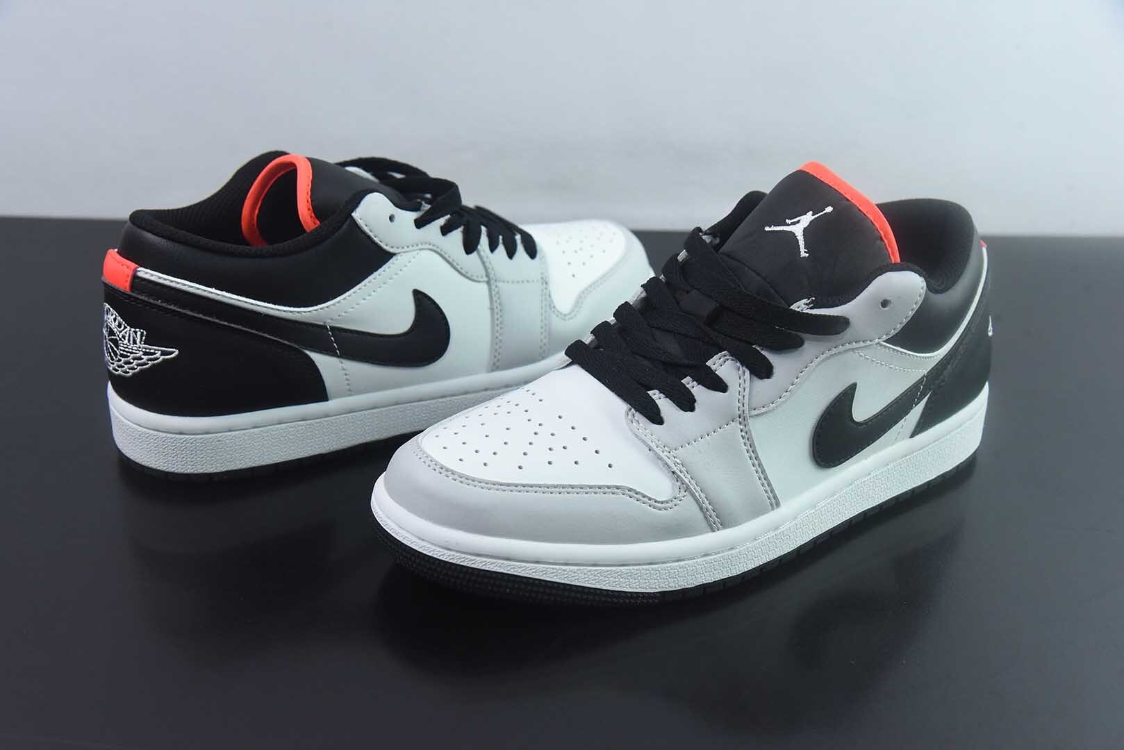 HLE23332035 Nike Air Jordan 1 OG Non Slip Wear Resistant Low Top Retro Basketball Shoes White Green 553560 045
