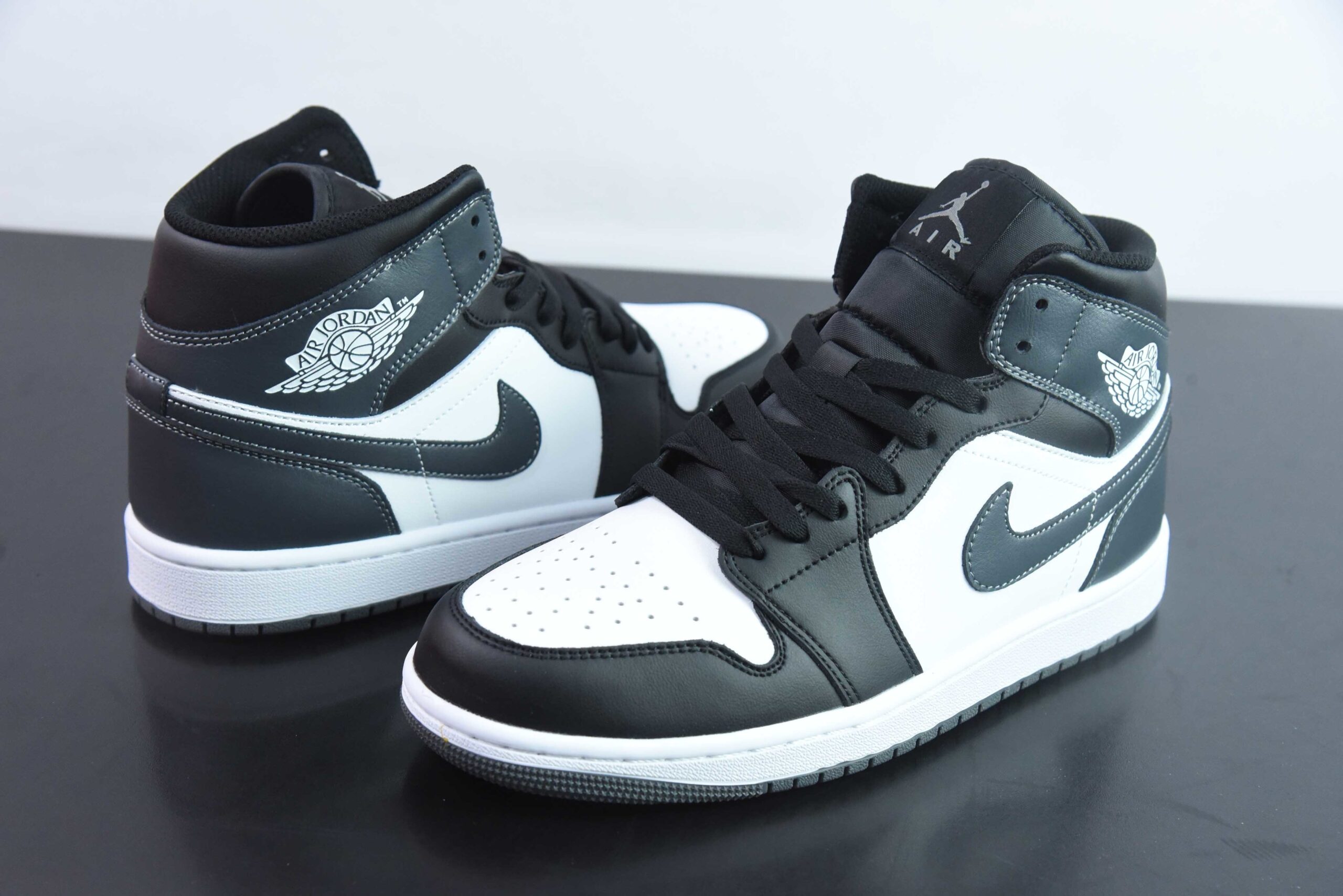 IAJE37170733 Nike Air Jordan 1 Mid Grey Black Mid Top DQ8426 001