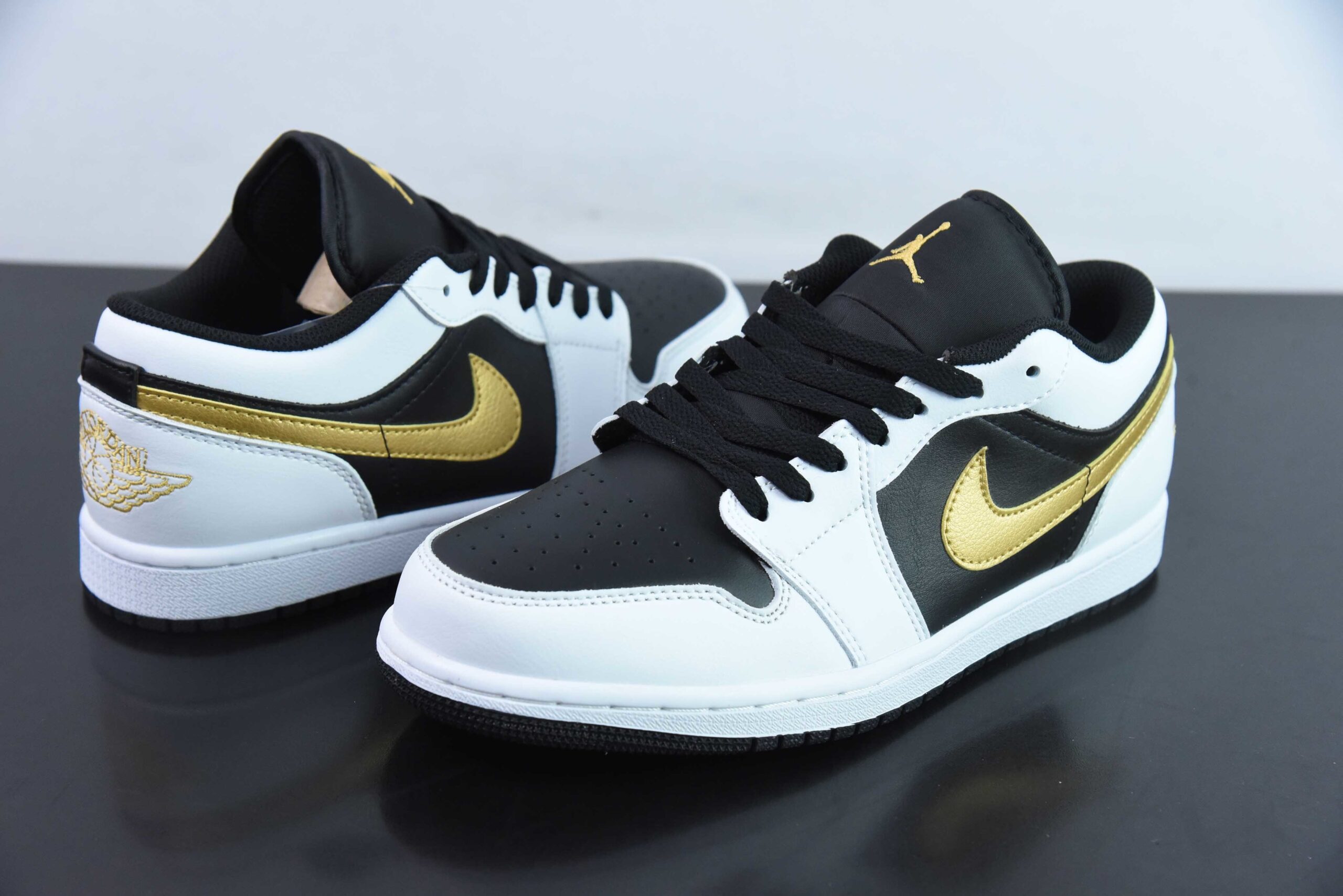 KAJS25983133 Nike Air Jordan 1 Jordan 1 Black White Low Top Culture Basketball Shoes 553558-172