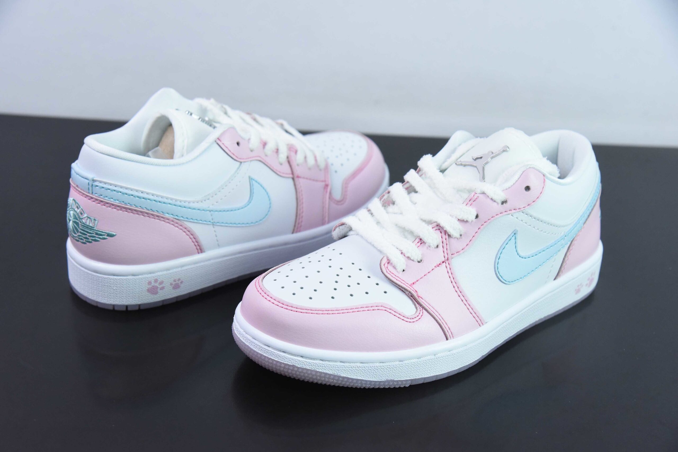 KAJT13950638 Nike Air Jordan 1 White Pink Blue Low Top Basketball Shoes HM3706-141