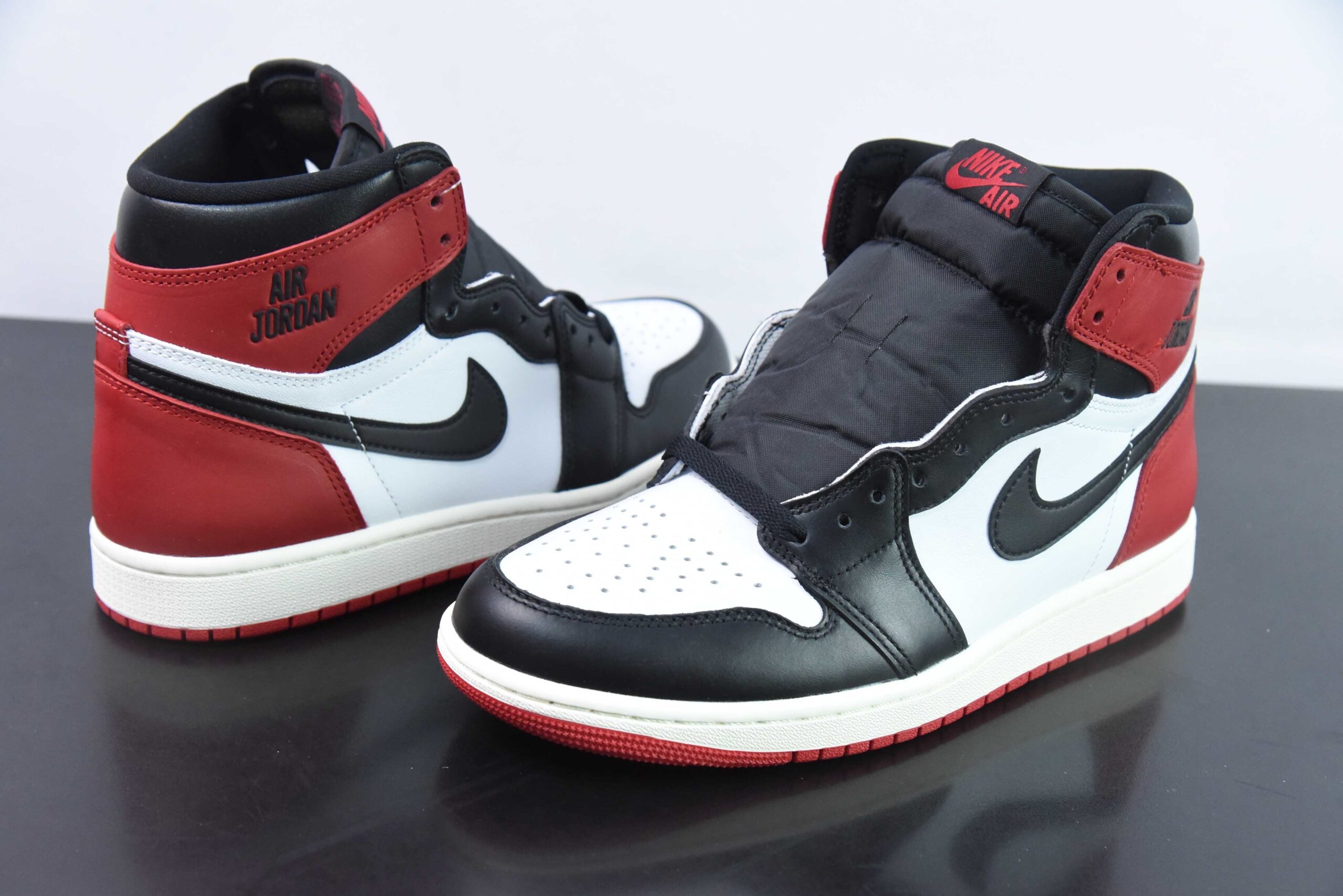 KID39236132 Nike Air Jordan 1 Retro High Black DZ5485-106