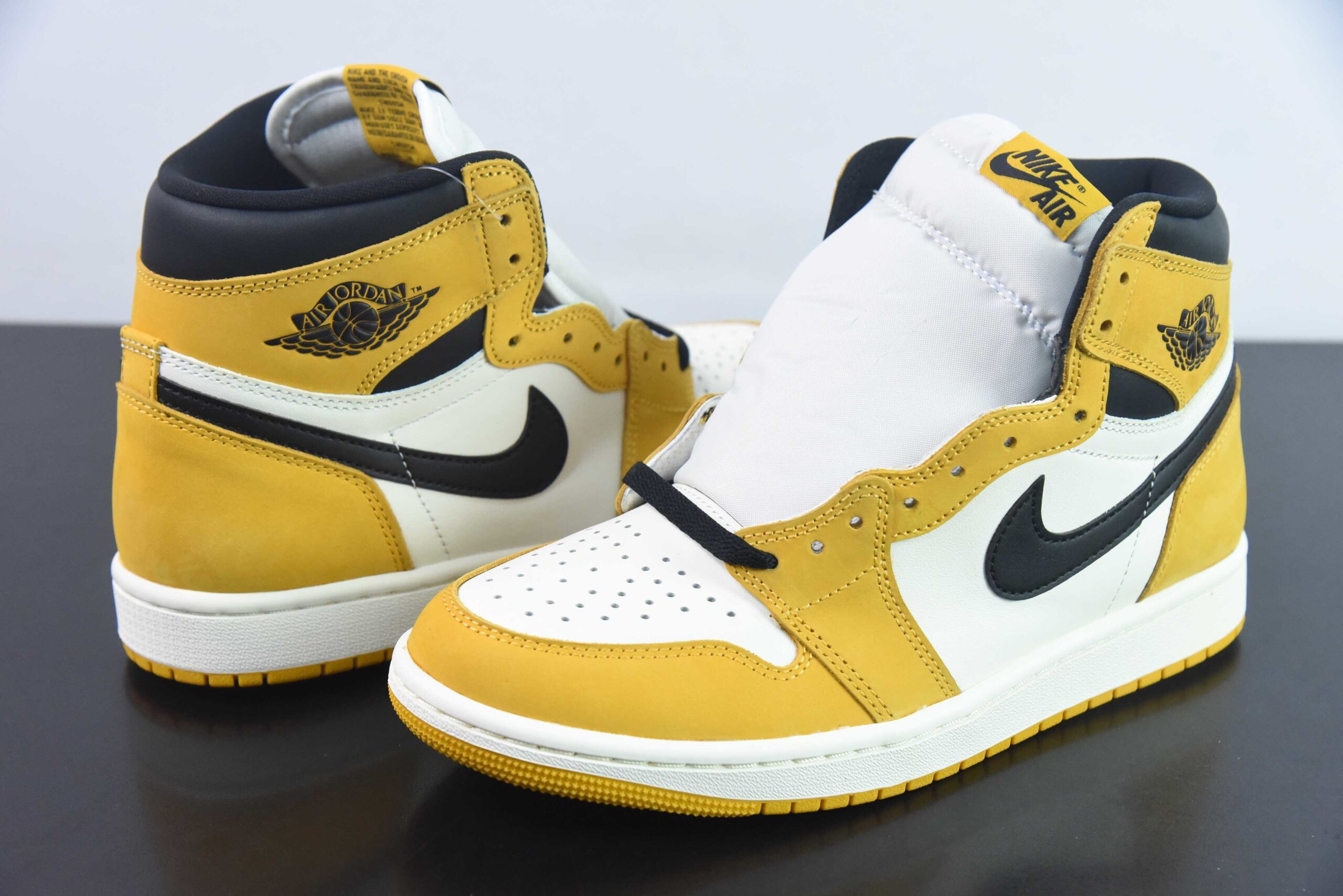 KIU10204653 AJ 1 High OG "Yellow Ochre" Air Jordan 1 Yellow High Top DZ5485-701