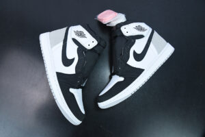 L00H6 Air Jordan 1 High OG "Stage Haze" Air Jordan 1 Jordan 1 Black Grey 555088-108