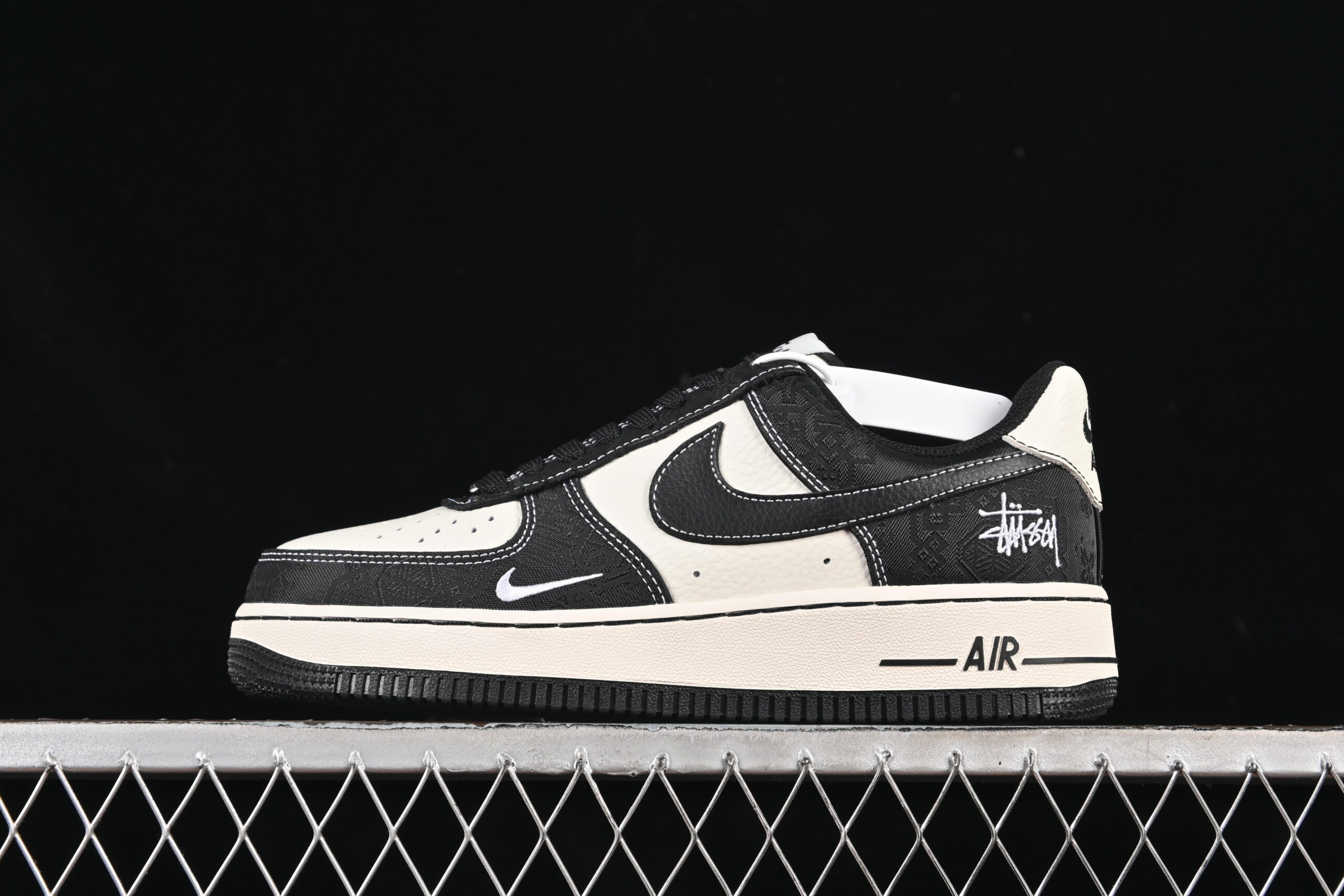 Nike Air Force 1'07 Low LV Collaboration Cream Black Red Air Force 1 Low Top Casual Skate Shoes LW9279-013