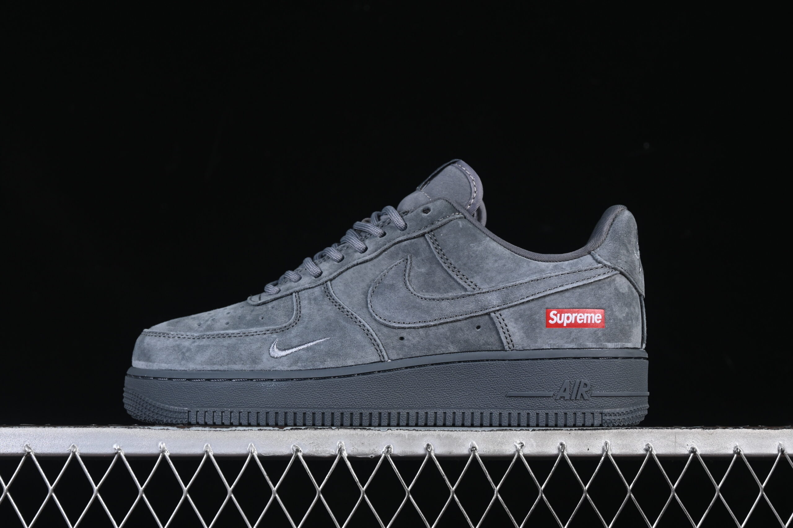 Nike Air Force 1'07 Low Supreme Collaboration Air Force 1 Low Top Casual Skate Shoes DF0188-115