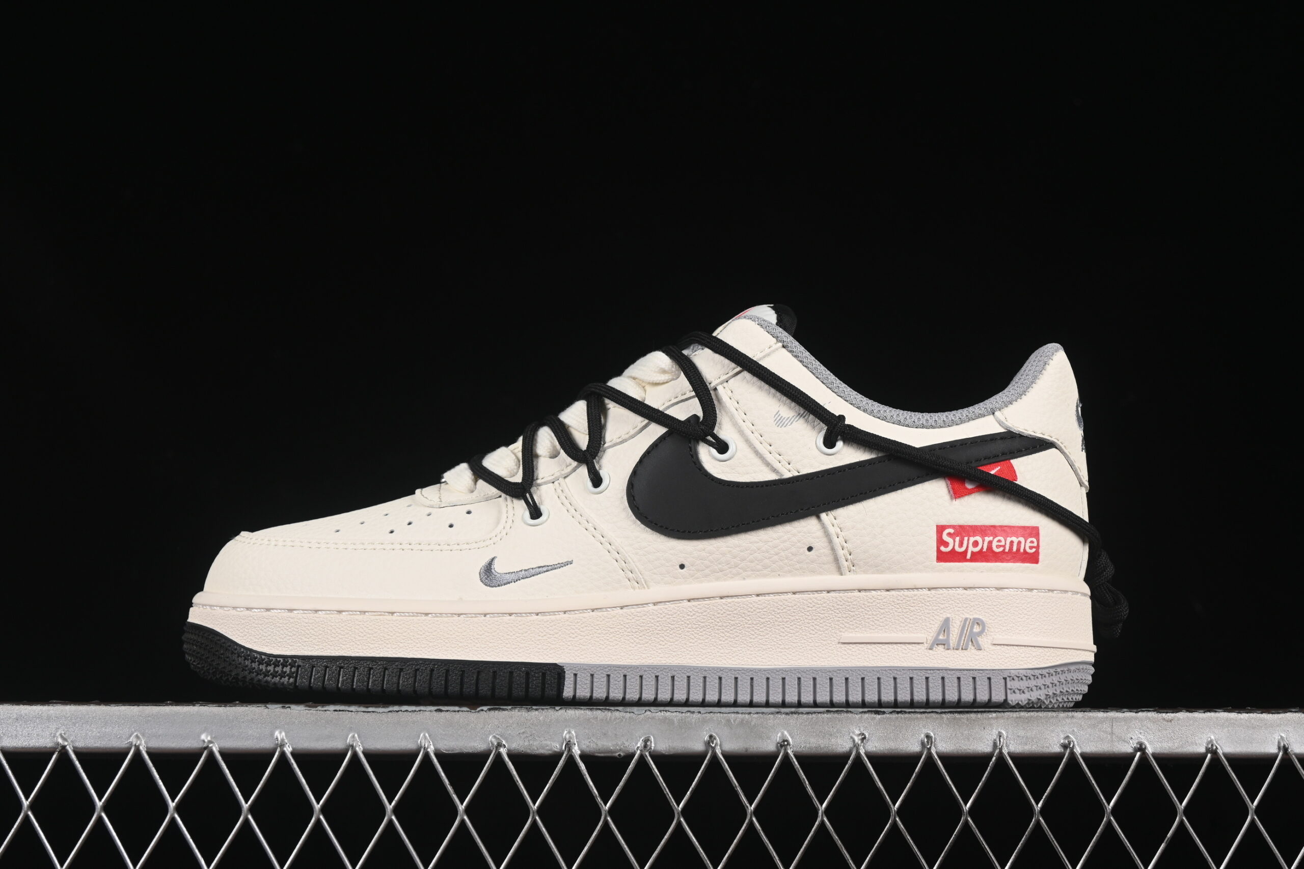 Nike Air Force 1'07 Low Supreme Collaboration Grey Black Air Force 1 Low Top Casual Skate Shoes DM6868-069