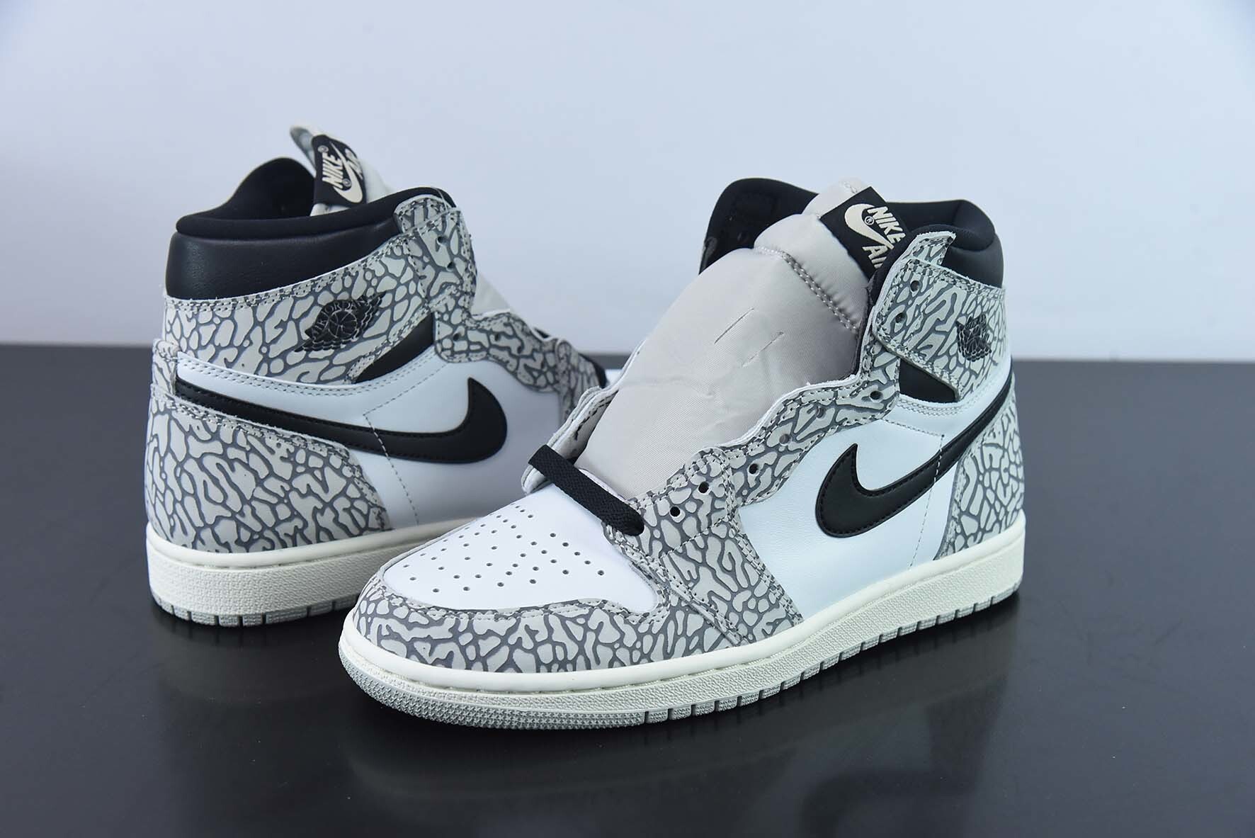 OIM80890857B Air Jordan 1 High "White Cement" White Black DZ5485-052