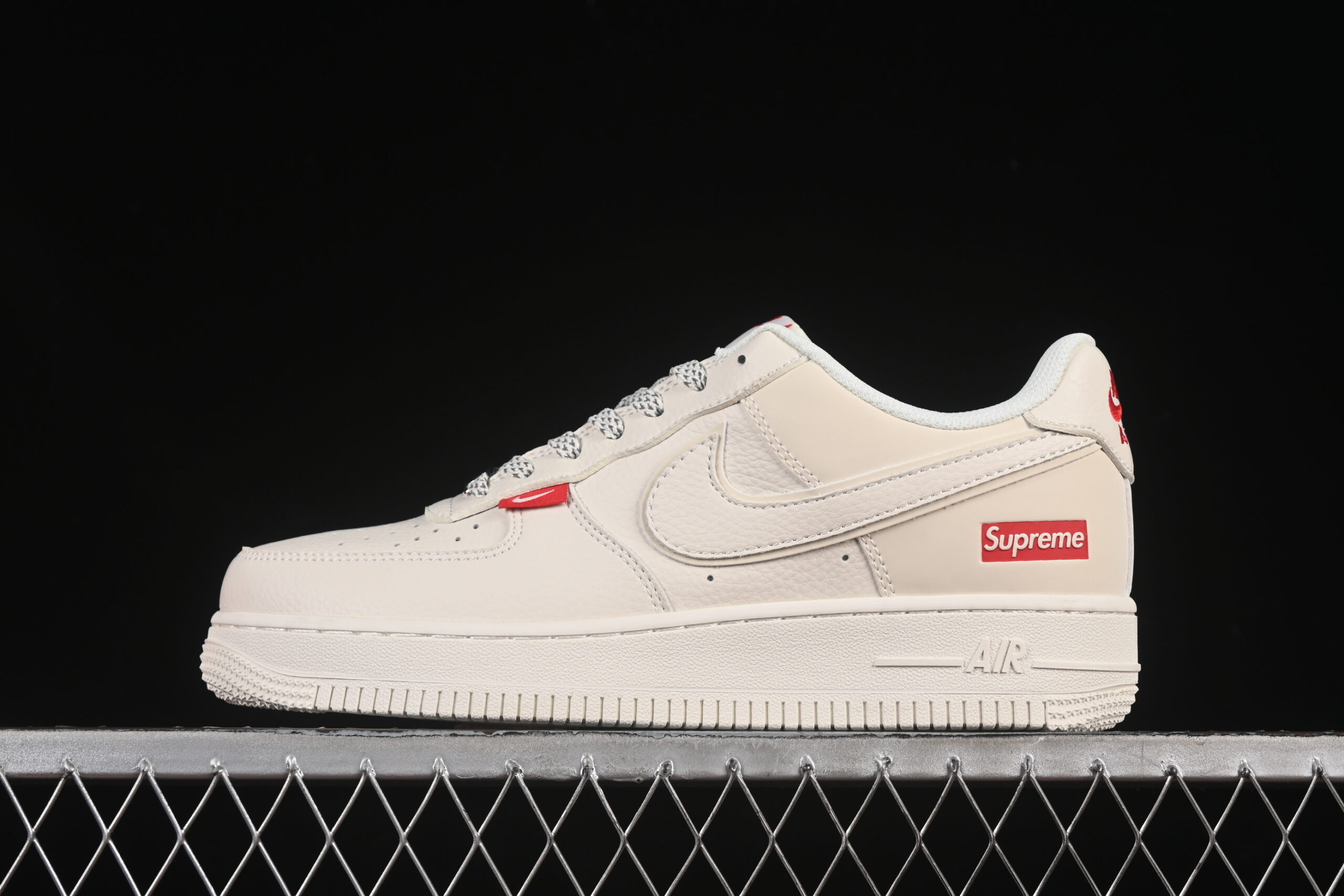 Nike Air Force 1'07 Low Supreme Collaboration Cream Air Force 1 Low Top Casual Skate Shoes CS5288-011