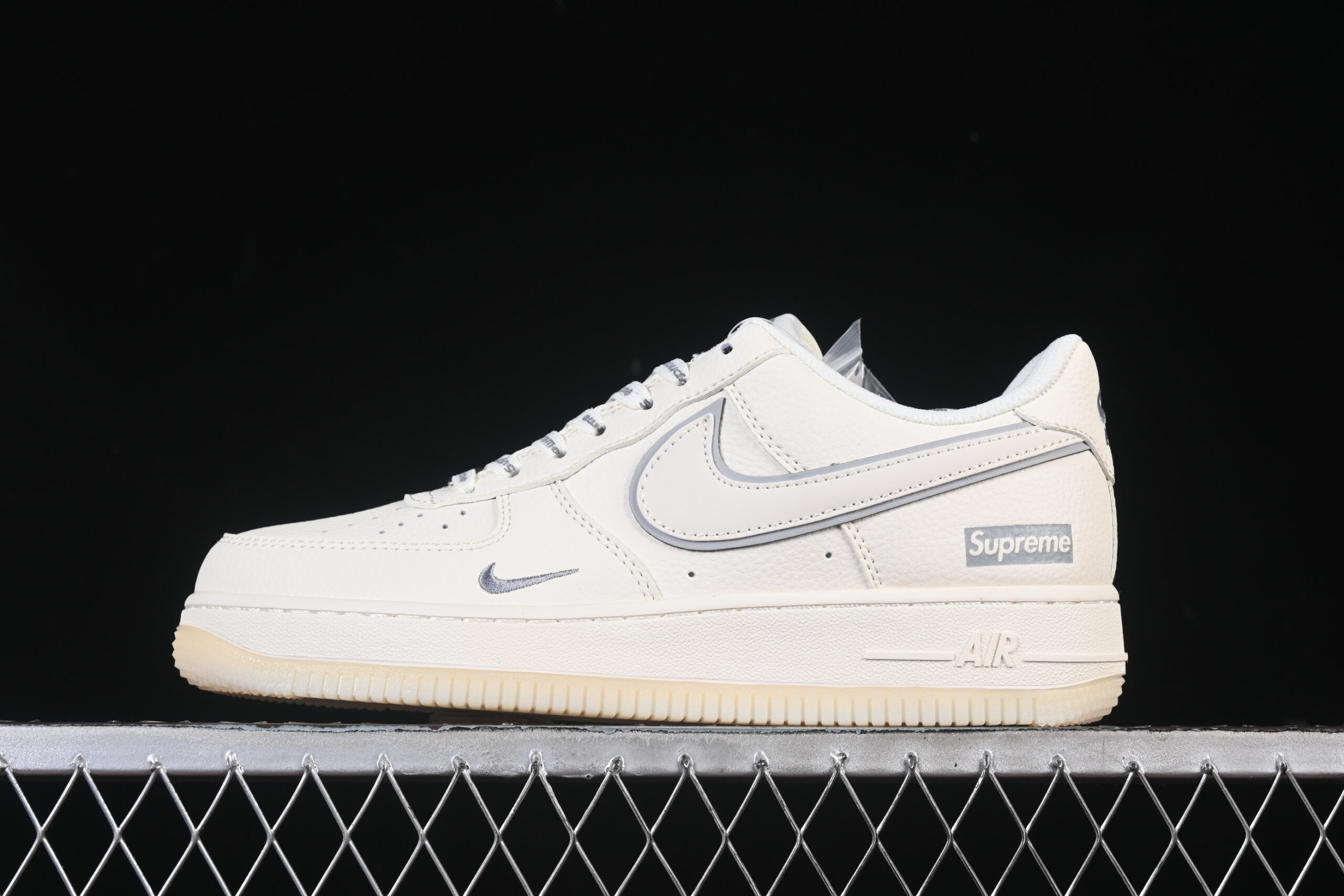 Nike Air Force 1'07 Low Supreme Collaboration Cream Grey Air Force 1 Low Top Casual Skate Shoes XX3168-193