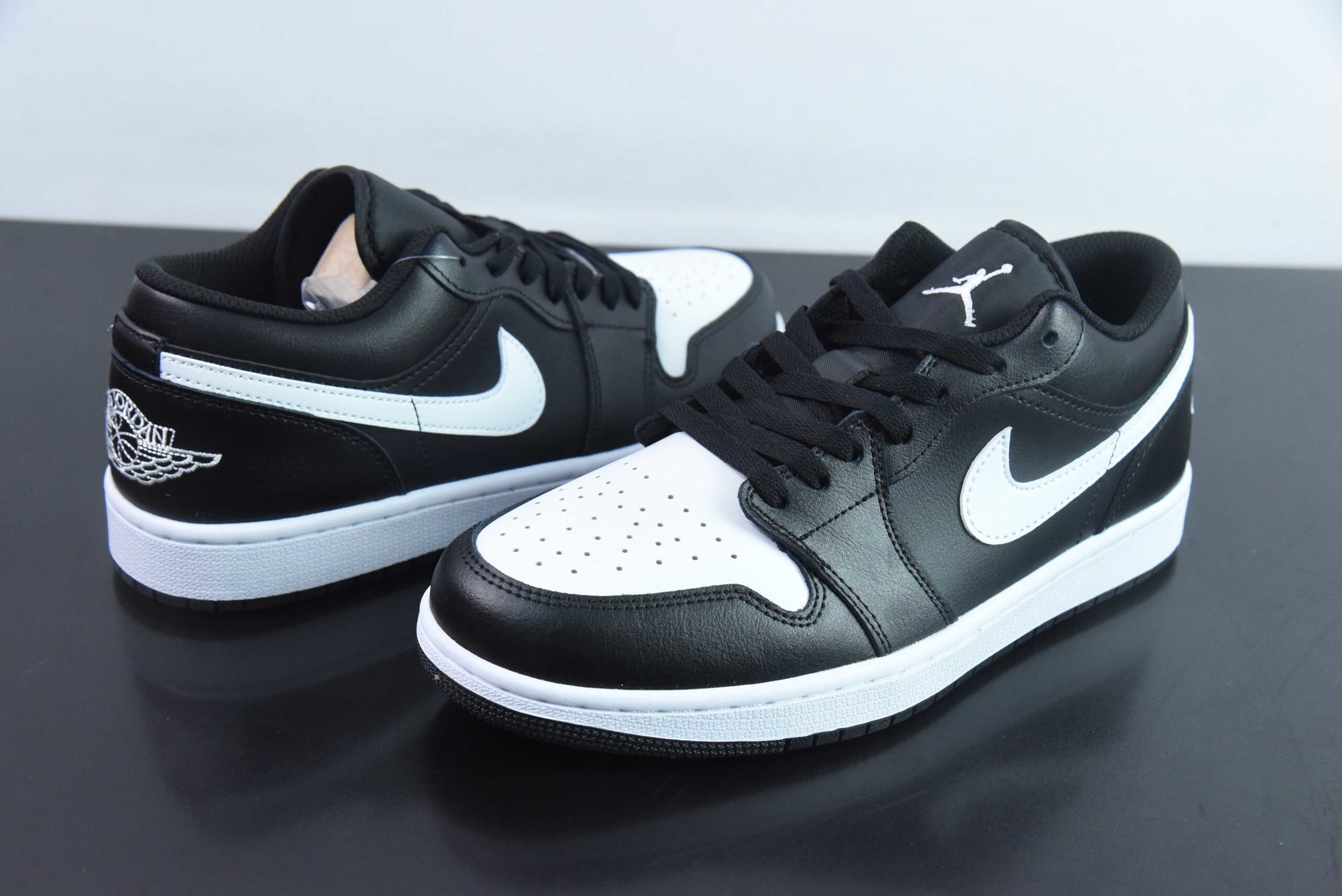 QAJH33036131 Nike Air Jordan 1 Jordan 1 Black White Low Top Retro Basketball Shoes 553558-043