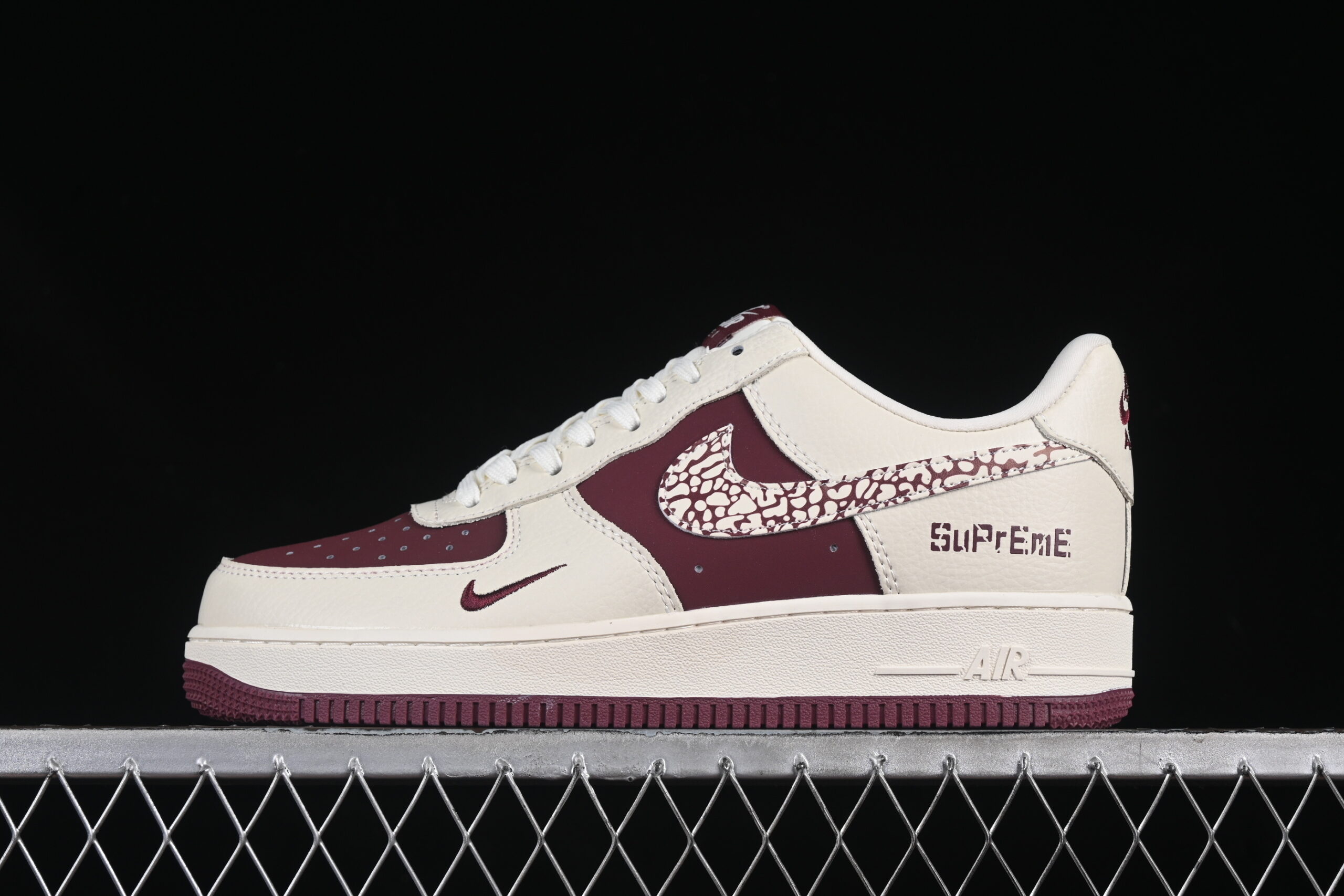Nike Air Force 1'07 Low Supreme Collaboration Cream Red Air Force 1 Low Top Casual Skate Shoes KK1988-070