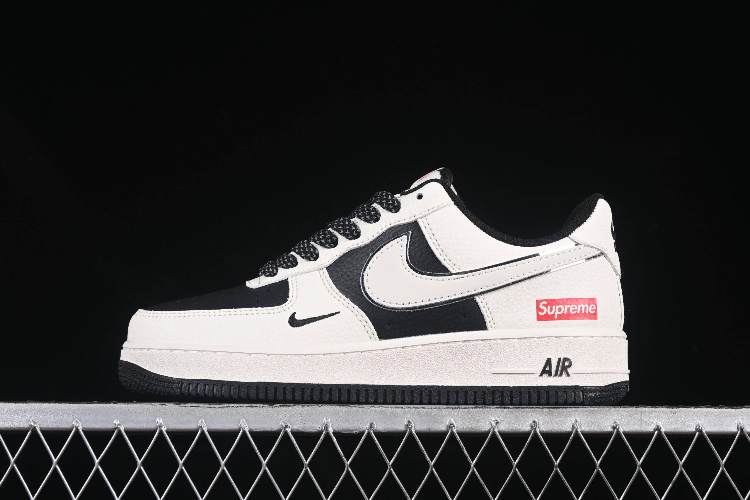 Nike Air Force 1'07 Low Supreme Collaboration Cream Black Air Force 1 Low Top Casual Skate Shoes HH7518-056