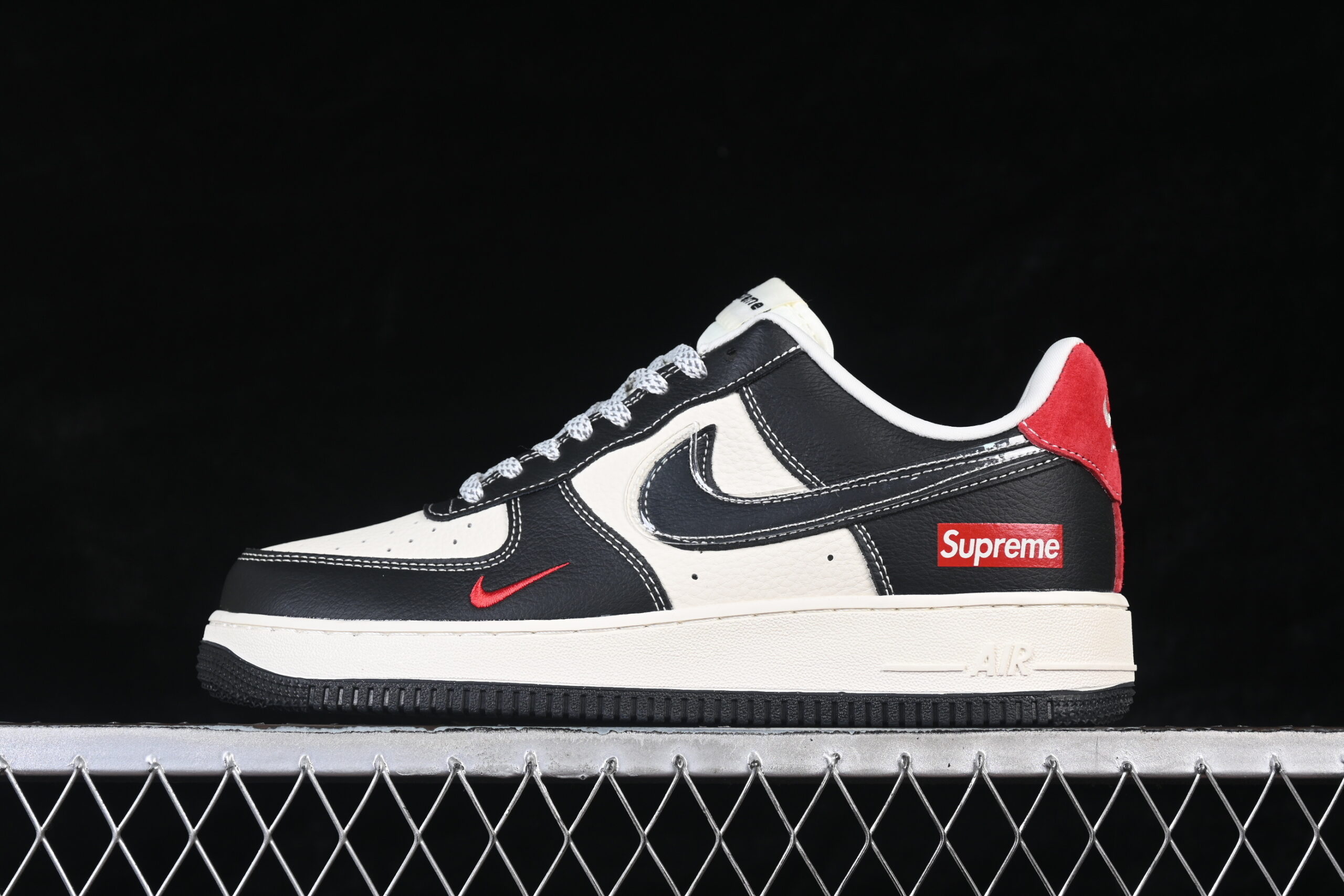 Nike Air Force 1'07 Low Supreme Collaboration Cream Black Red Air Force 1 Low Top Casual Skate Shoes DF0188-106
