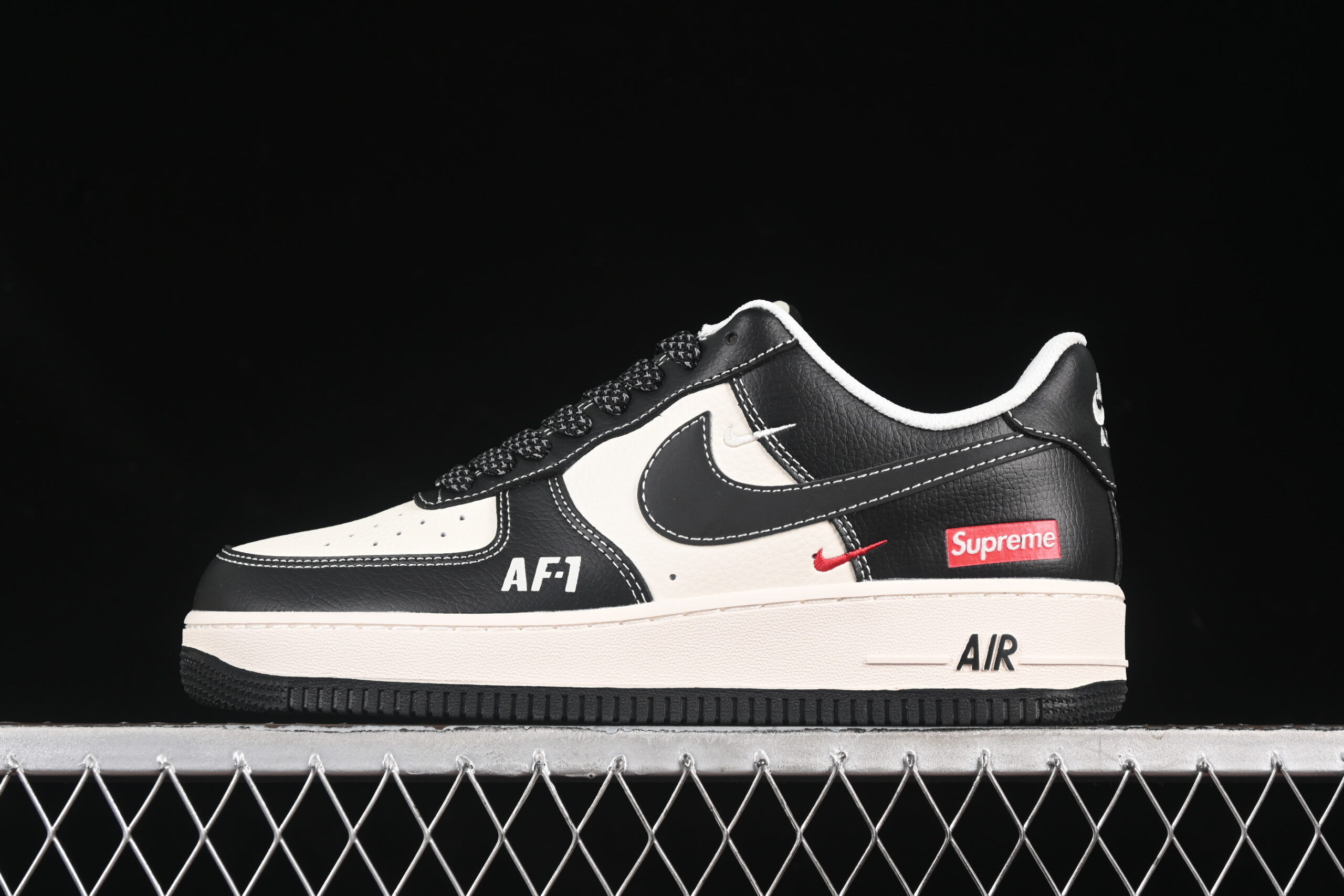 Nike Air Force 1'07 Low Supreme Collaboration Cream Black Air Force 1 Low Top Casual Skate Shoes HH7518-053