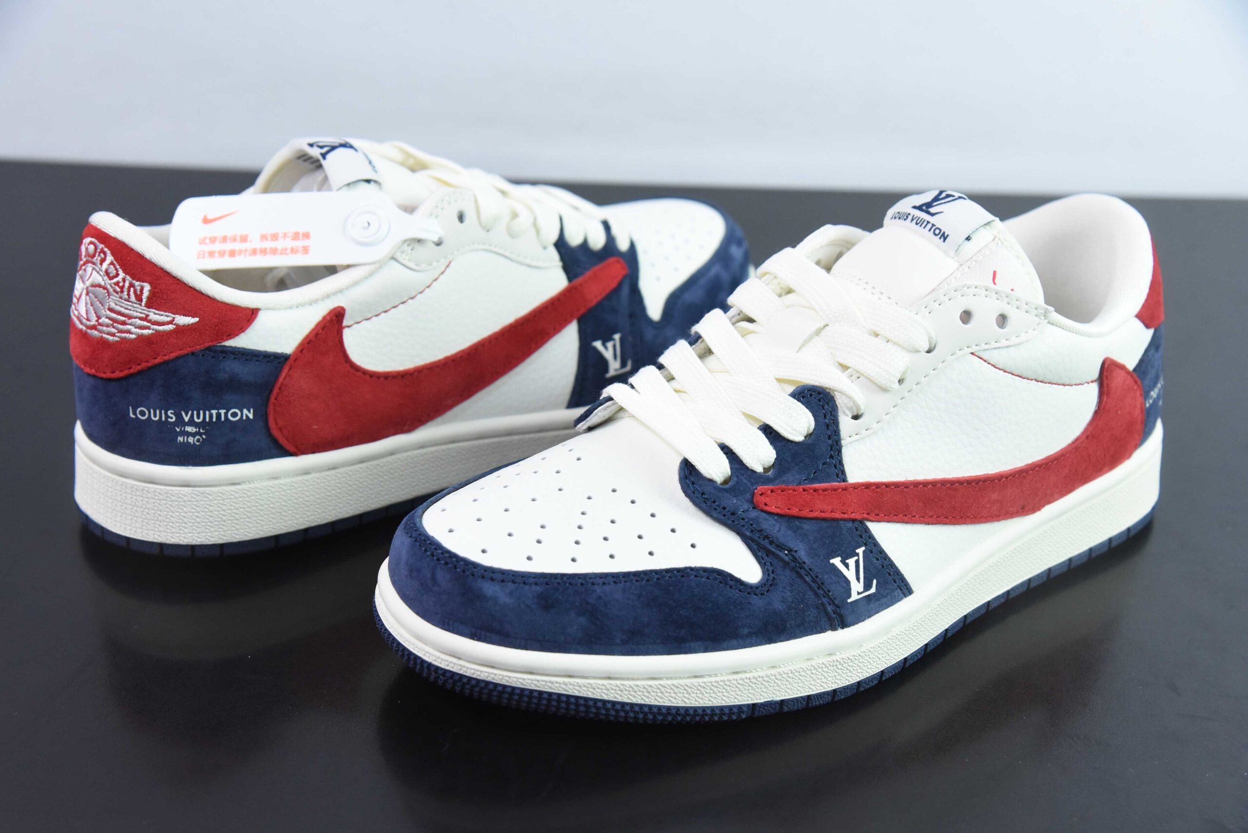 QFWK63955348 Travis Scott x Nike Air Jordan 1 xOne Version Triple Collaboration White Blue Red Reverse Swoosh YQ2088 670