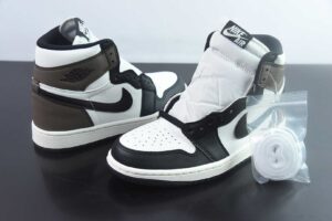 QLW67968533 Air Jordan 1 Retro High OG Black Reverse Swoosh 555088 105