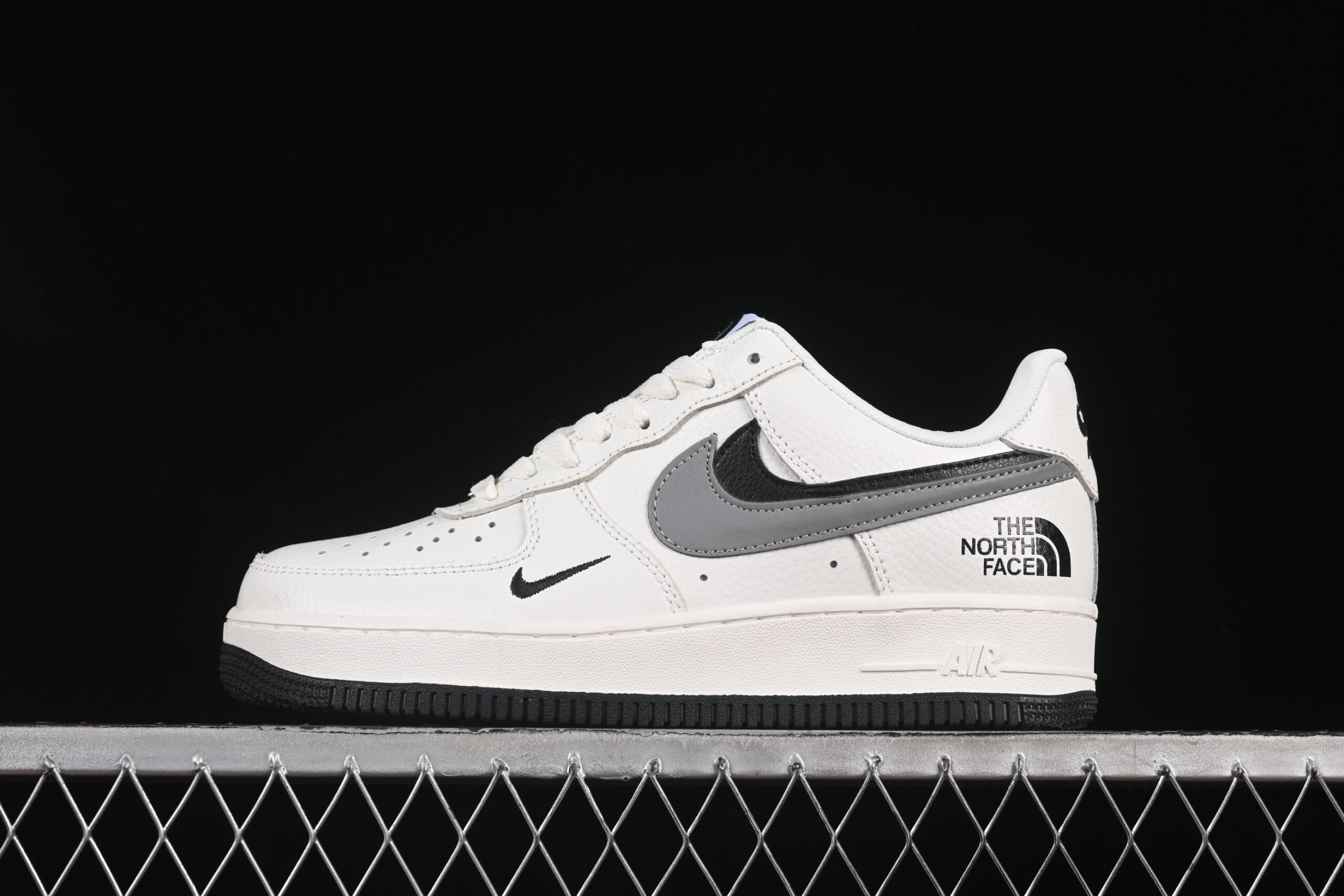 Nike Air Force 1'07 Low Collaboration Cream Grey Air Force 1 Low Top Casual Skate Shoes Double Swoosh AM1588-006