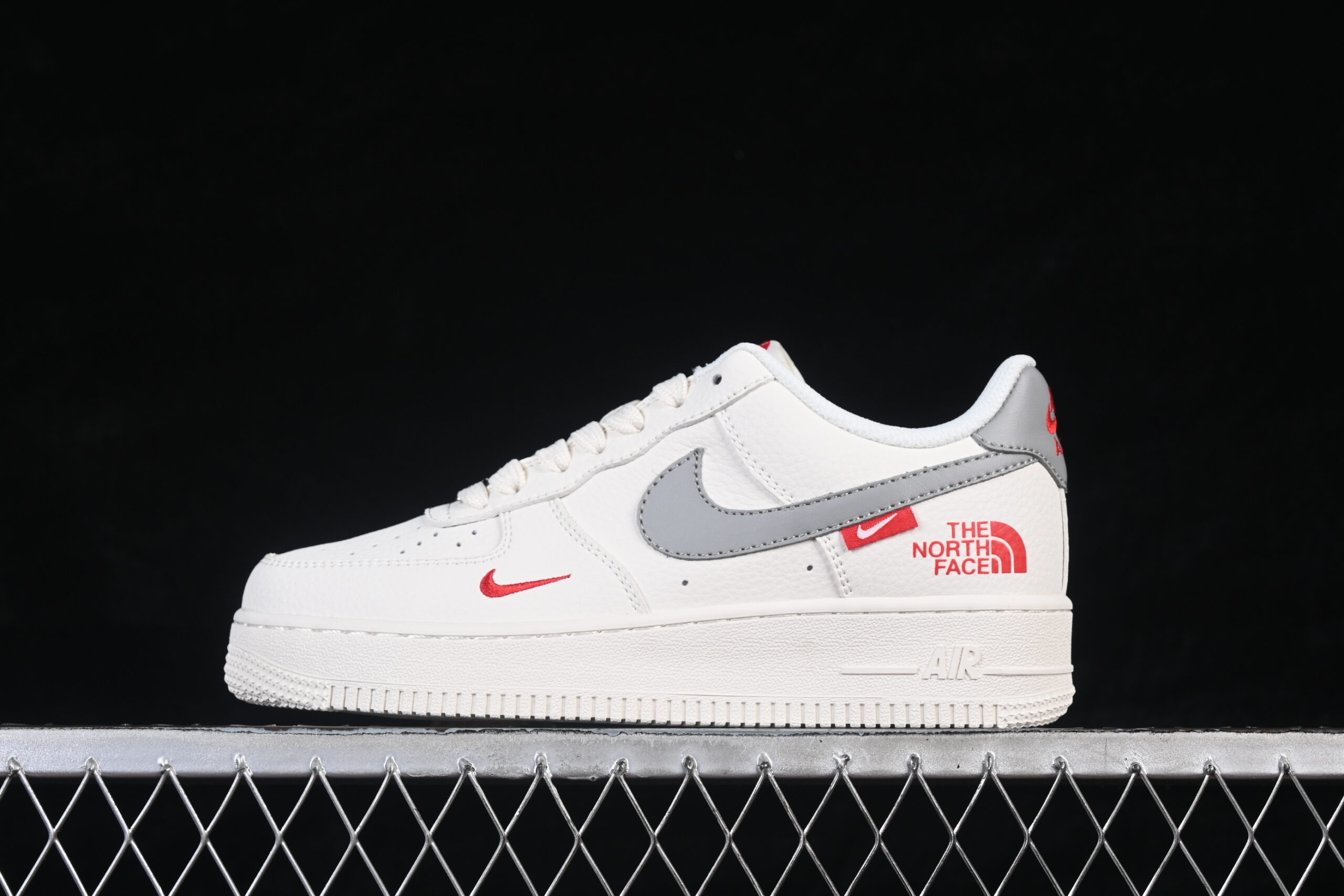 Nike Air Force 1'07 Low Collaboration Cream Grey Red Air Force 1 Low Top Casual Skate Shoes MM3399-802