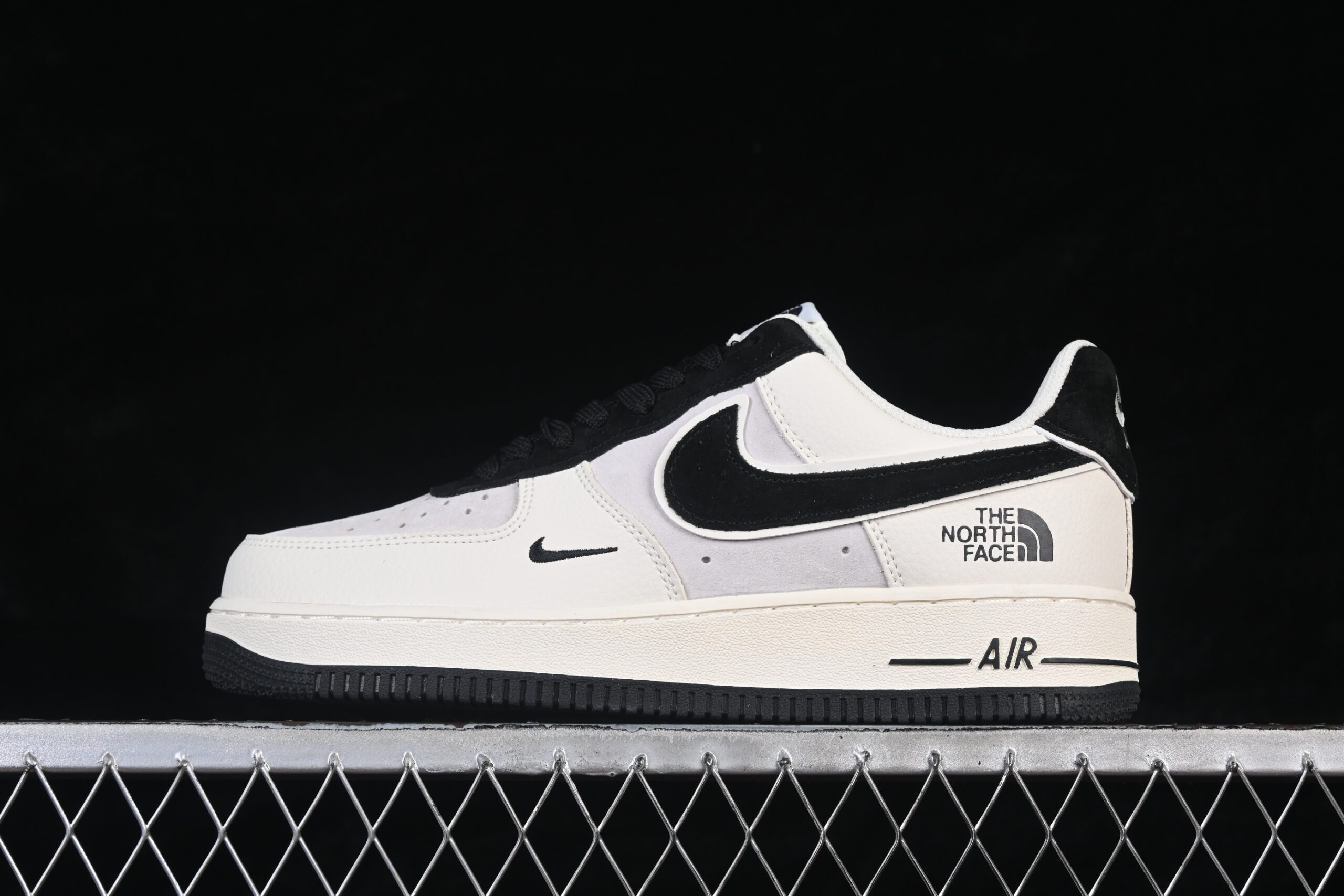 Nike Air Force 1'07 Low Collaboration Classic Black Air Force 1 Low Top Casual Skate Shoes DD1982-332