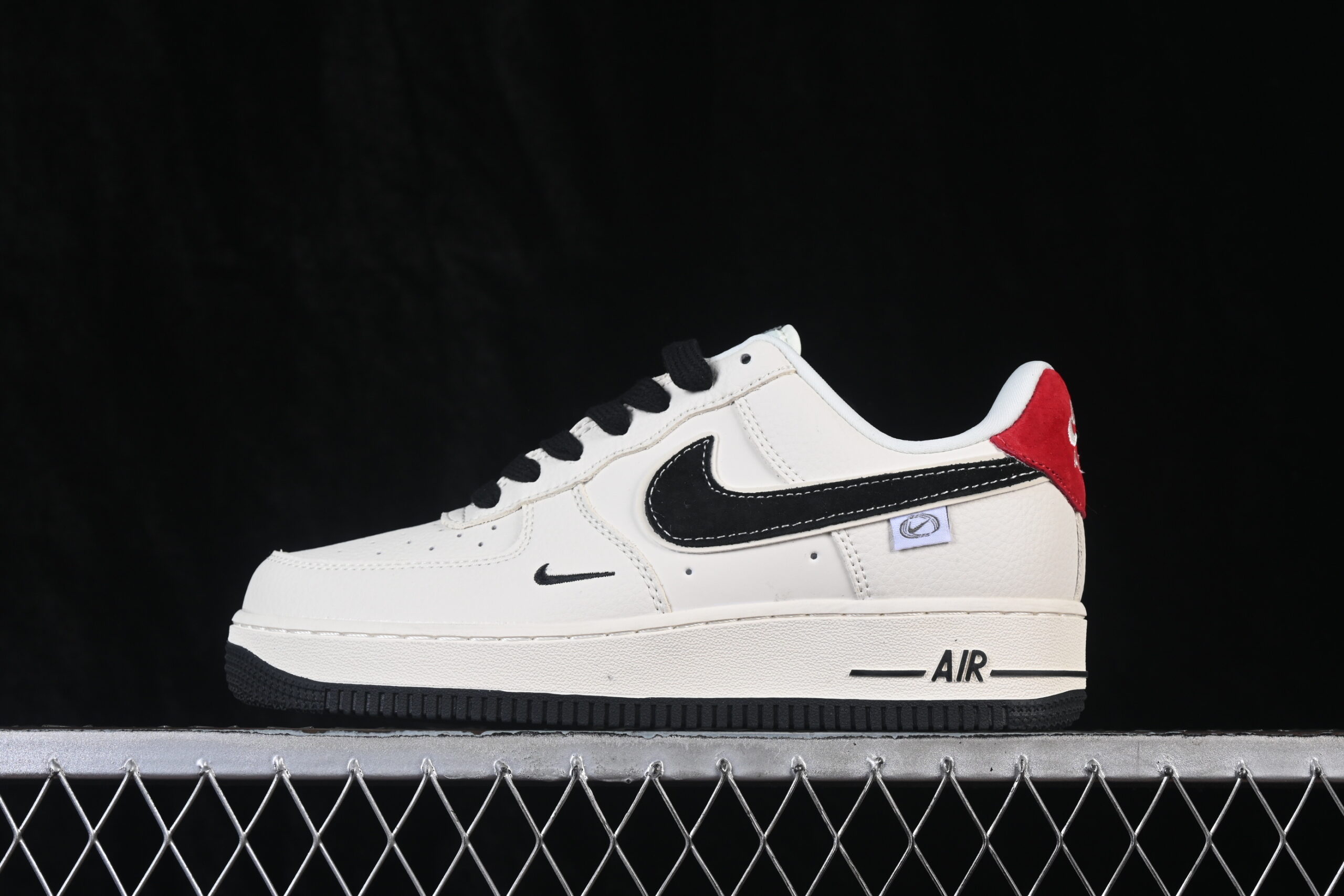 Nike Air Force 1'07 Low Retro Cream Black Red Air Force 1 Low Top Casual Skate Shoes DD1982-324