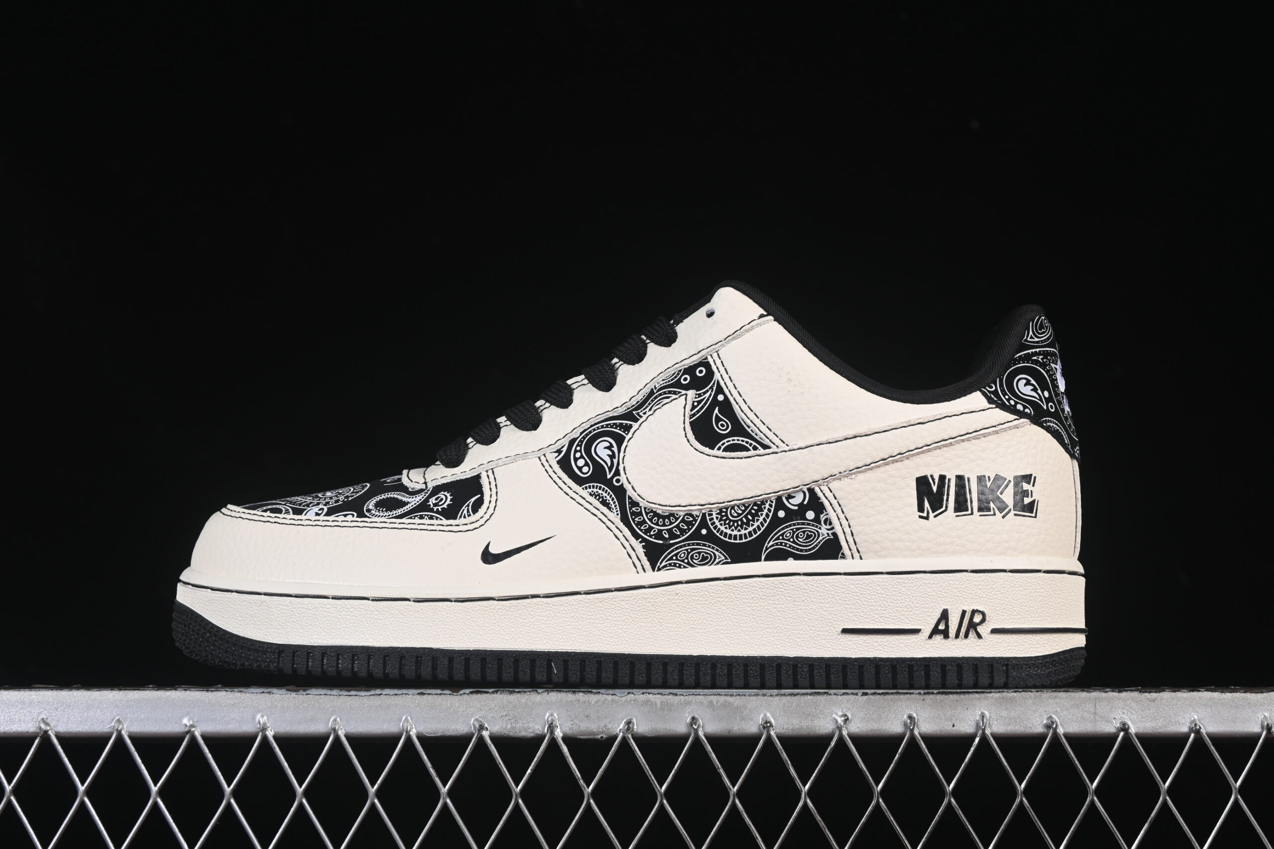 Nike Air Force 1'07 Low Classic White Black Air Force 1 Low Top Casual Skate Shoes ZD1988-005