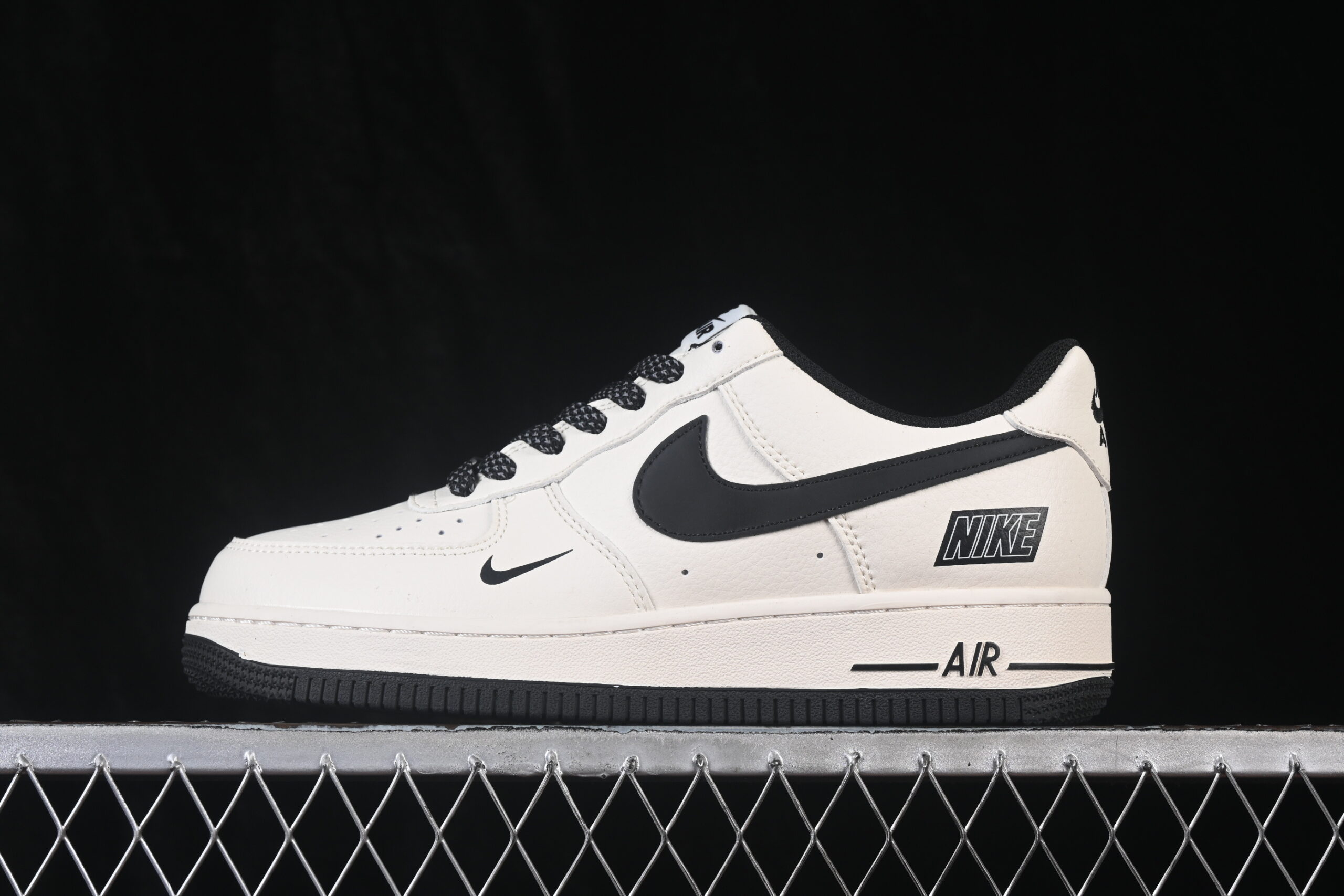 Nike Air Force 1'07 Low Black White Classic Air Force 1 Low Top Casual Skate Shoes JP8028-073