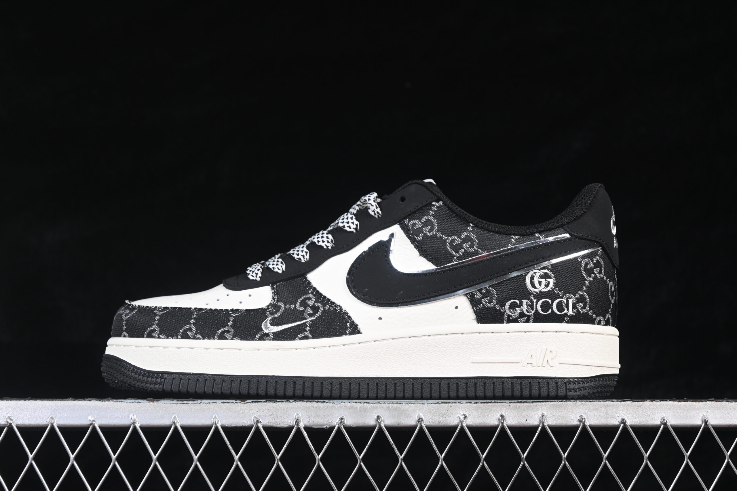 Nike Air Force 1'07 Low Black White Classic Colorway Air Force 1 Low Top Casual Skate Shoes MM3399-810