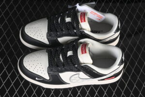 Nike SB Dunk Low Supreme Collaboration Cream Black Low Top Casual Skate Shoes Custom HH7518-099