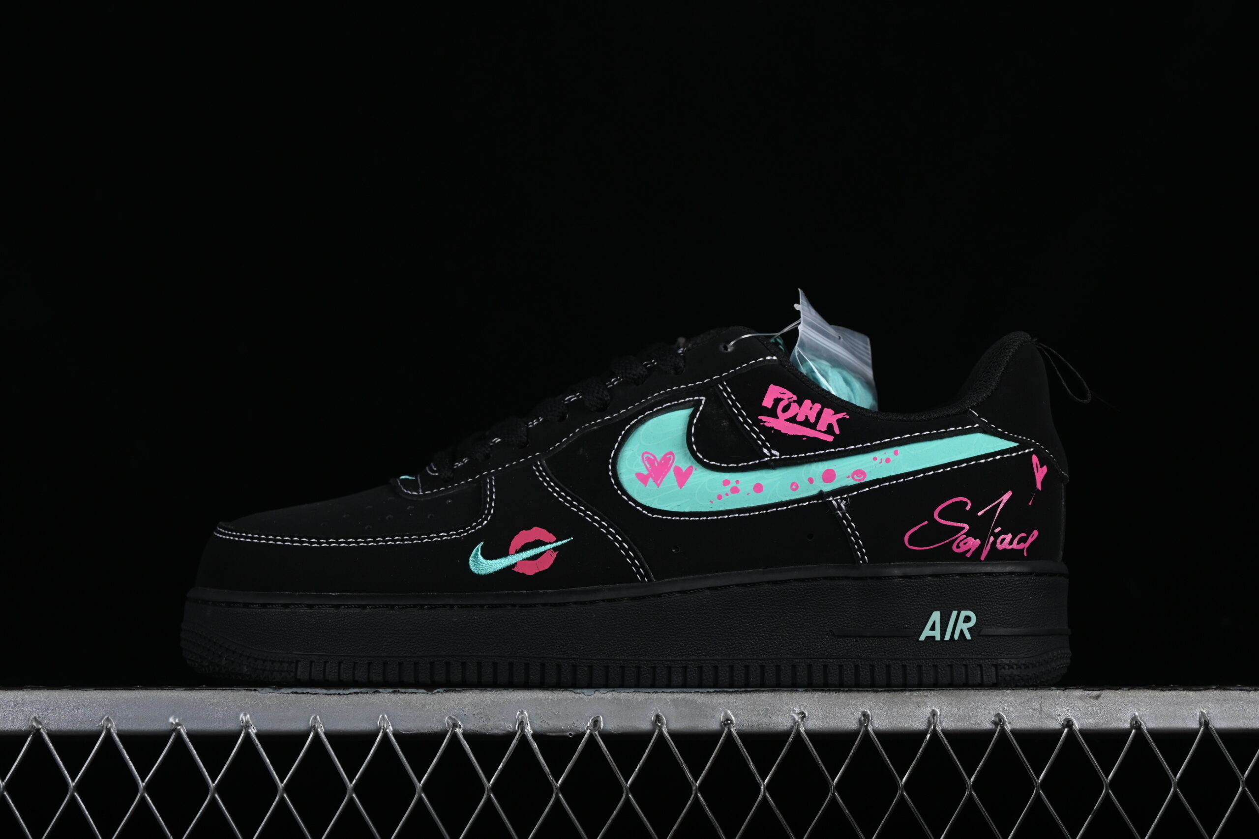 Nike Air Force 1'07 Low "Flame Red Lips" Limited Red Air Force 1 Low Top Casual Skate Shoes FB8971-005