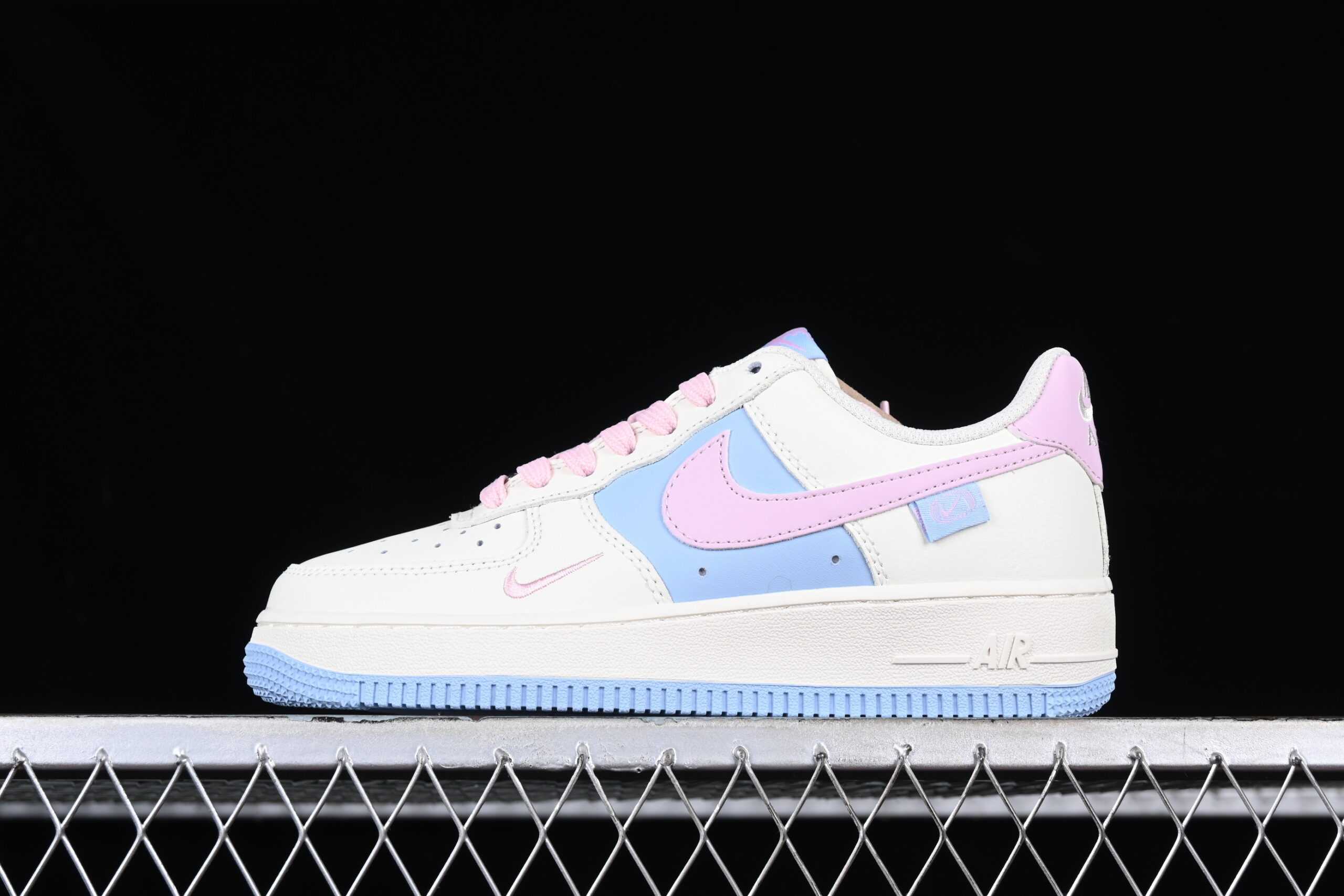 Nike Air Force 1'07 Low "Hello kitty" Series Air Force 1 Low Top Skate Shoes DB3301-222